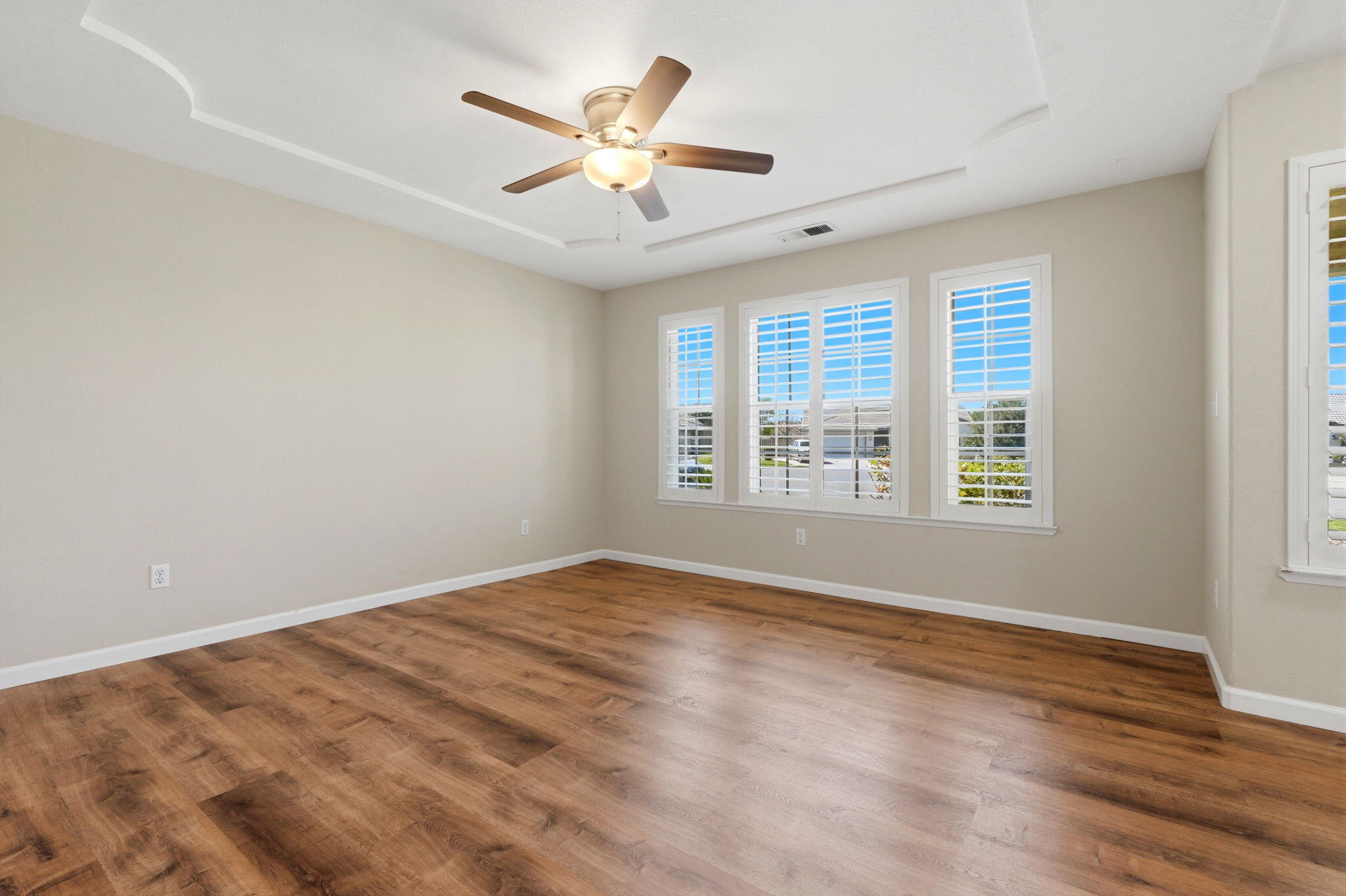 702 Montecito Ct, Lemoore, CA 93245