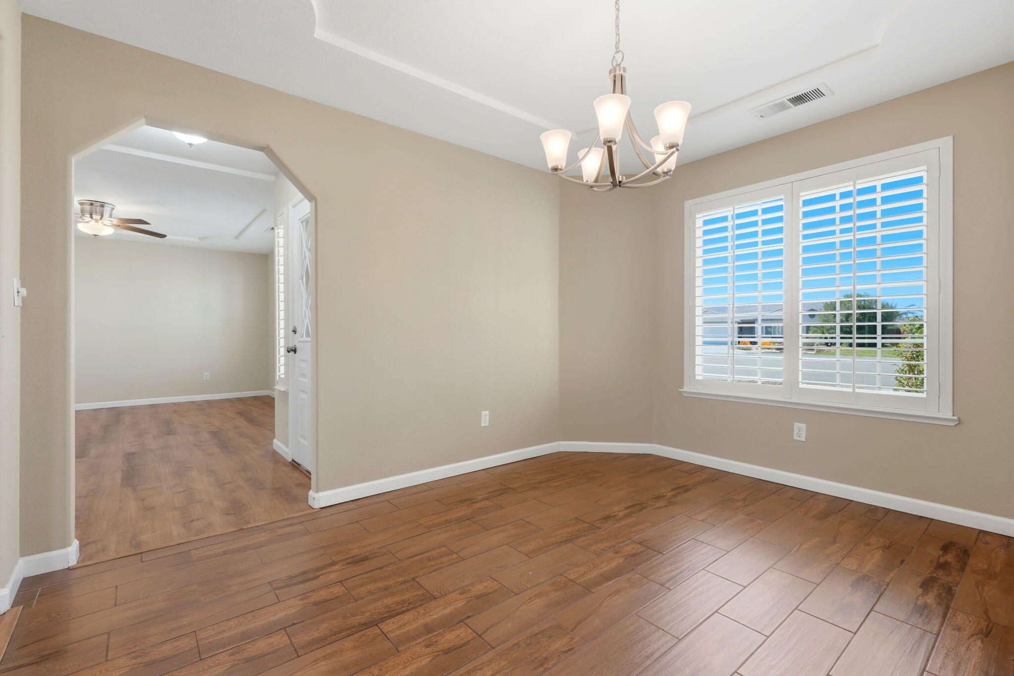 702 Montecito Ct, Lemoore, CA 93245