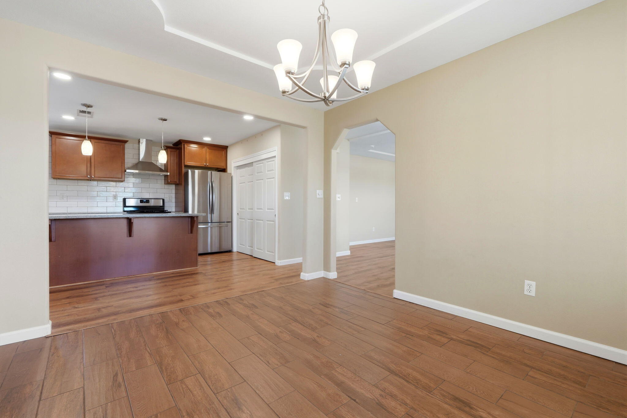 702 Montecito Ct, Lemoore, CA 93245