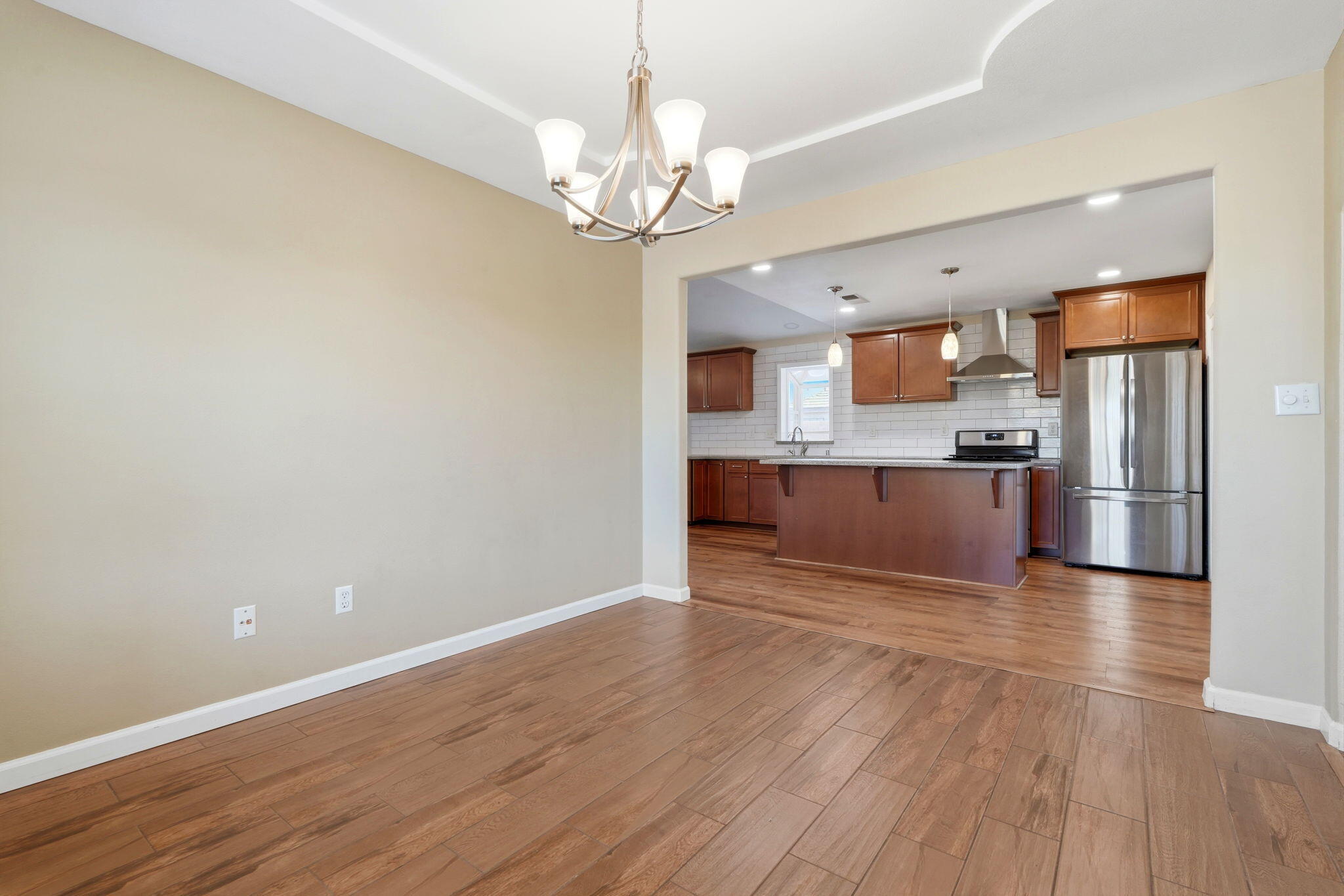 702 Montecito Ct, Lemoore, CA 93245