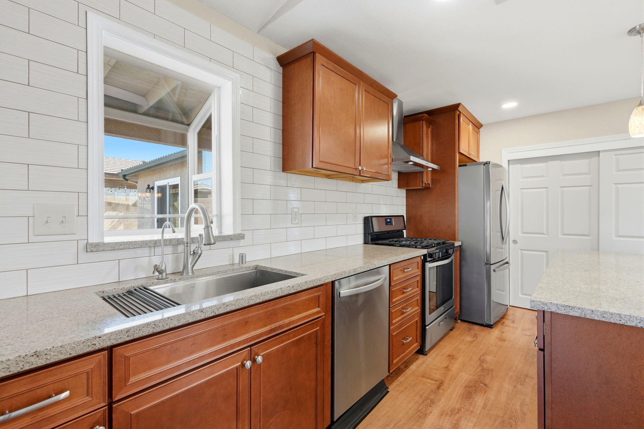 702 Montecito Ct, Lemoore, CA 93245