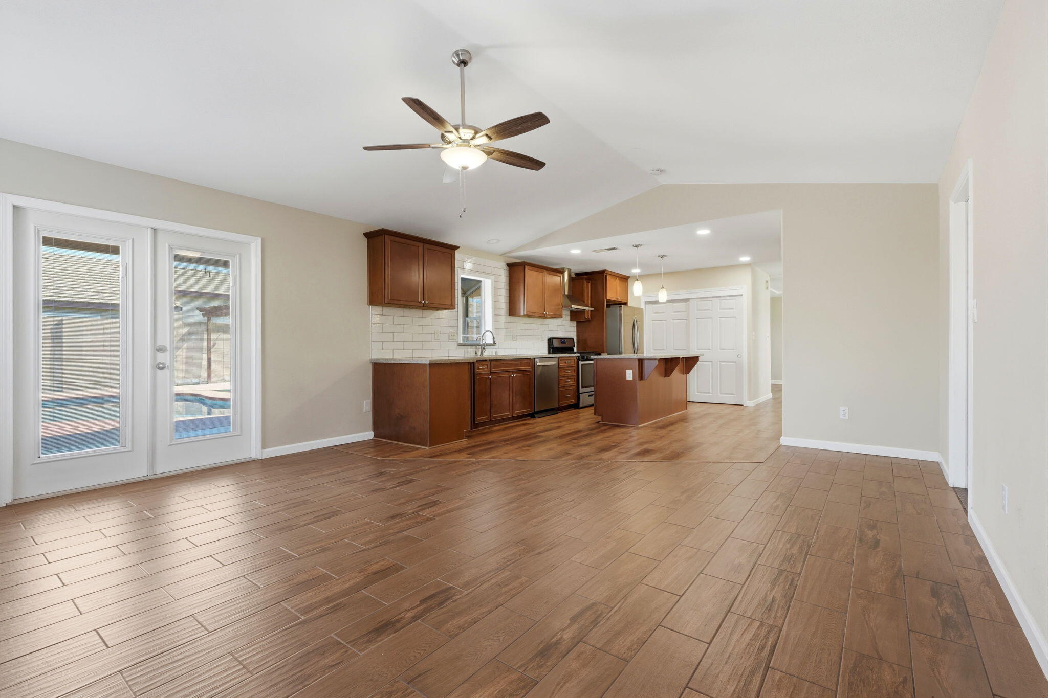 702 Montecito Ct, Lemoore, CA 93245