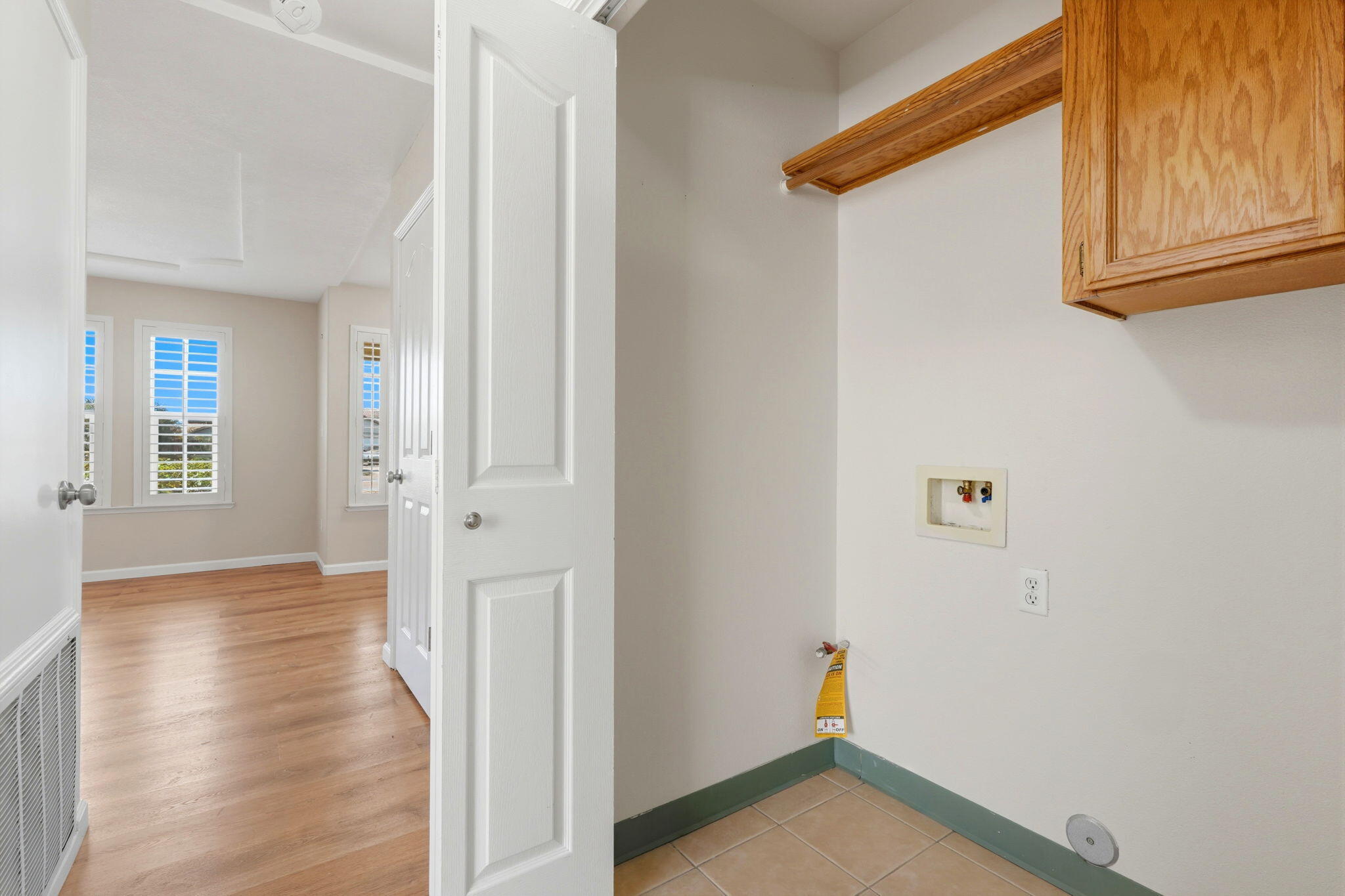 702 Montecito Ct, Lemoore, CA 93245