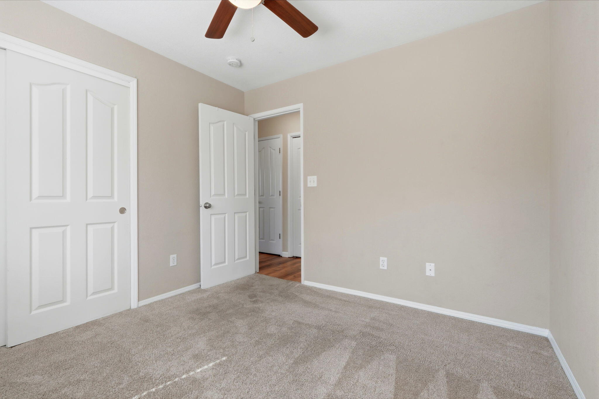 702 Montecito Ct, Lemoore, CA 93245