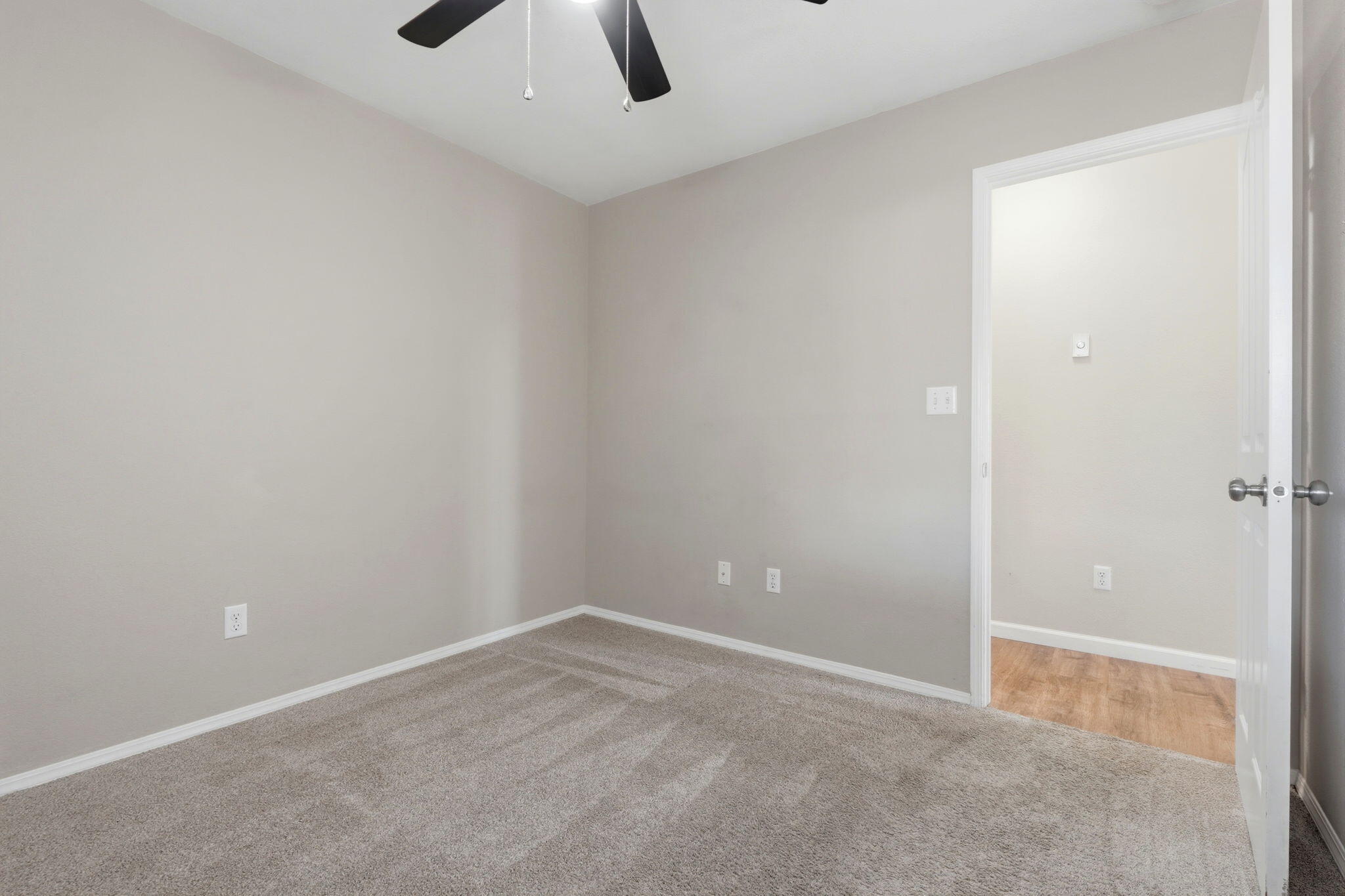 702 Montecito Ct, Lemoore, CA 93245