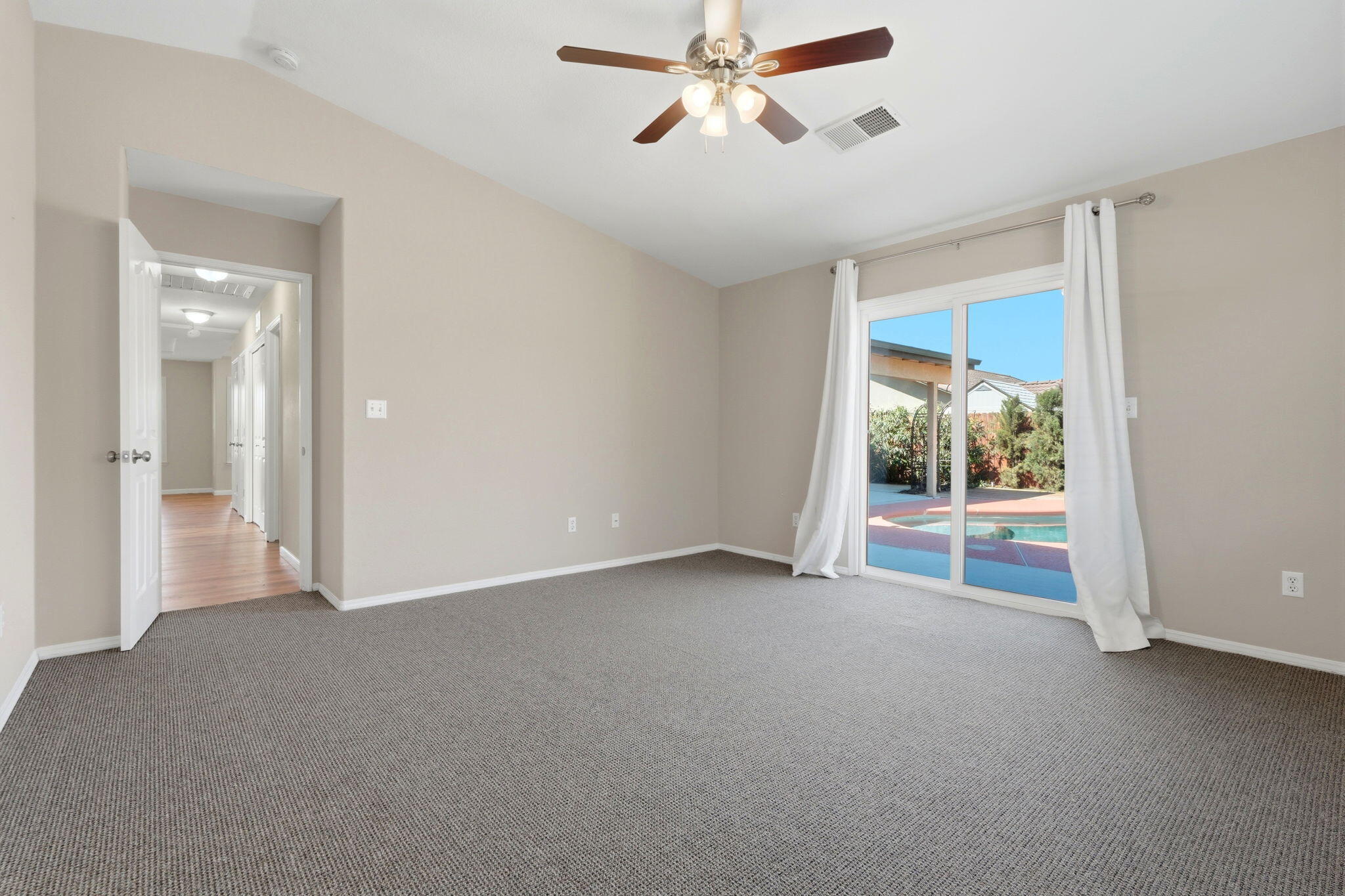 702 Montecito Ct, Lemoore, CA 93245