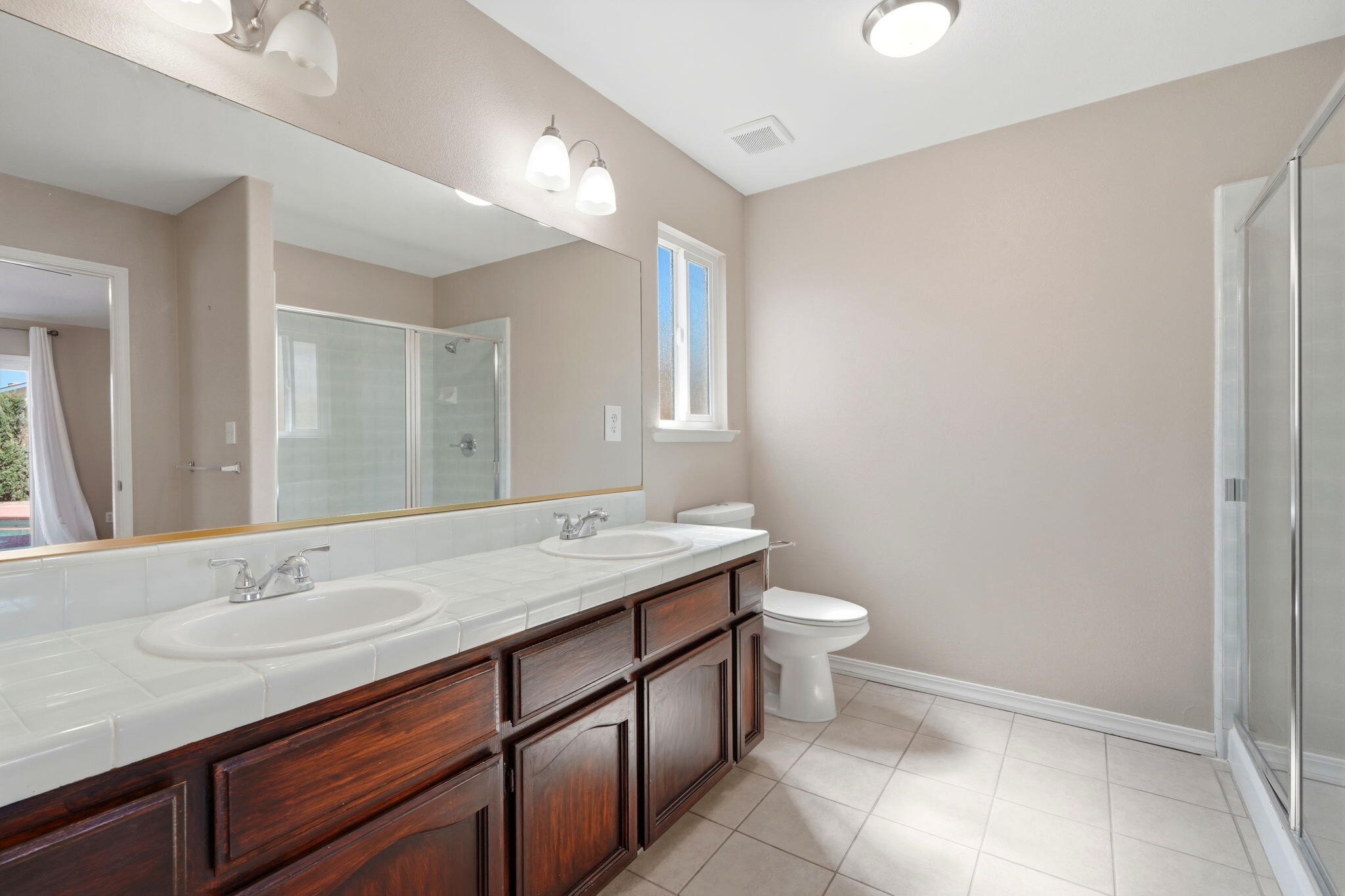 702 Montecito Ct, Lemoore, CA 93245