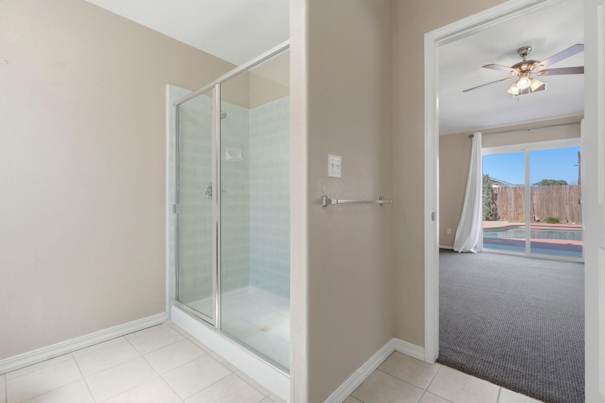 702 Montecito Ct, Lemoore, CA 93245