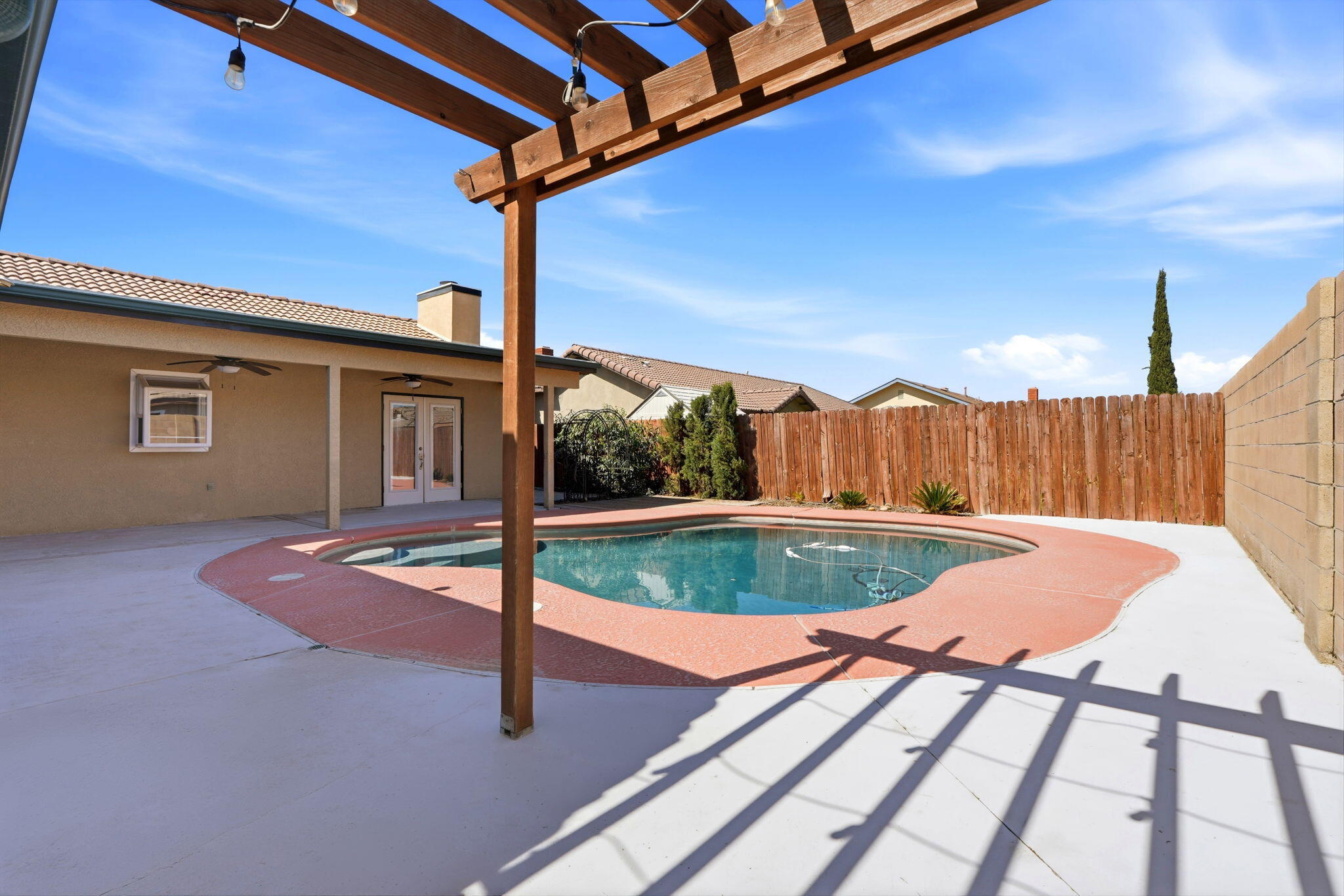 702 Montecito Ct, Lemoore, CA 93245