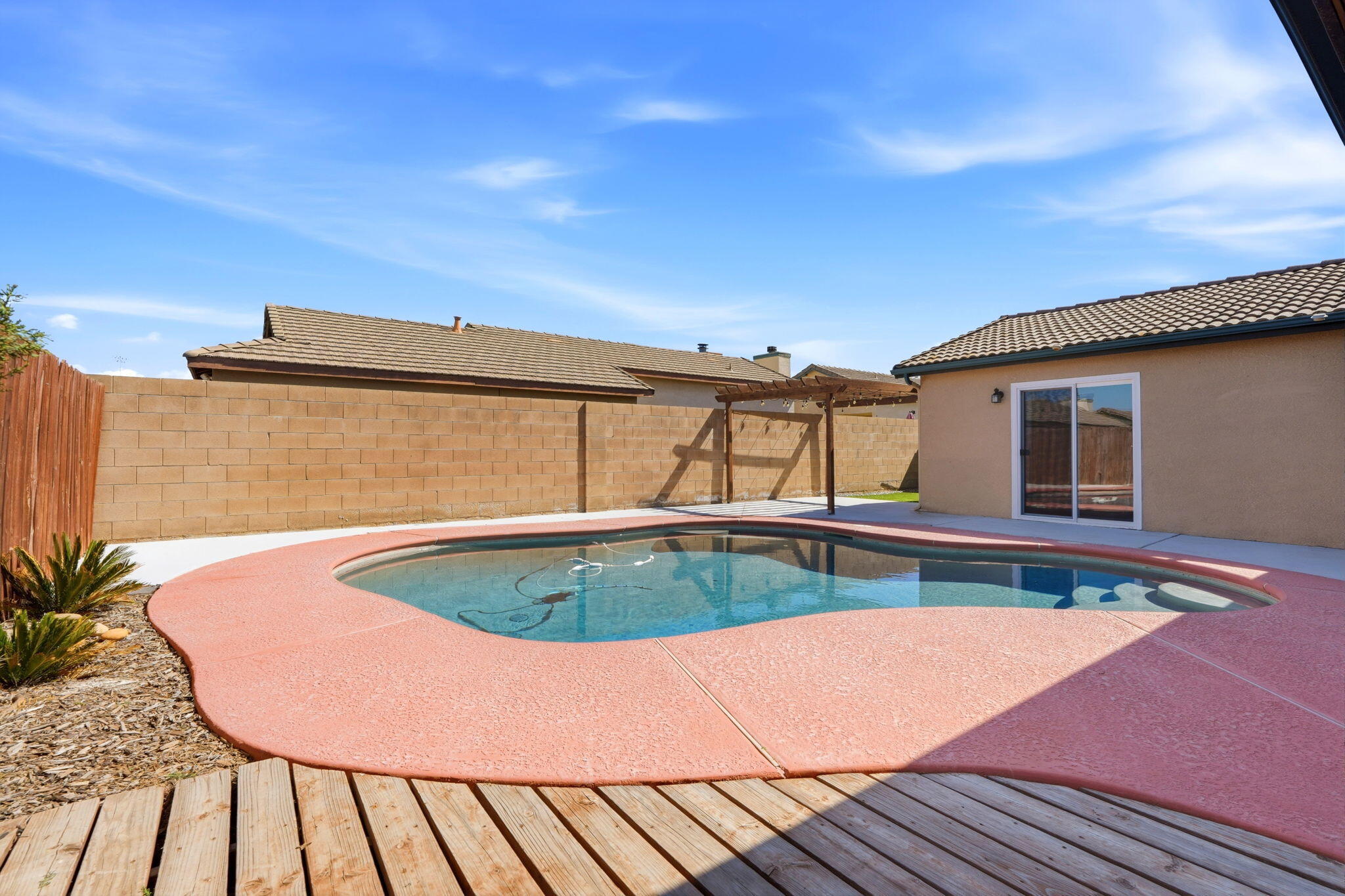 702 Montecito Ct, Lemoore, CA 93245