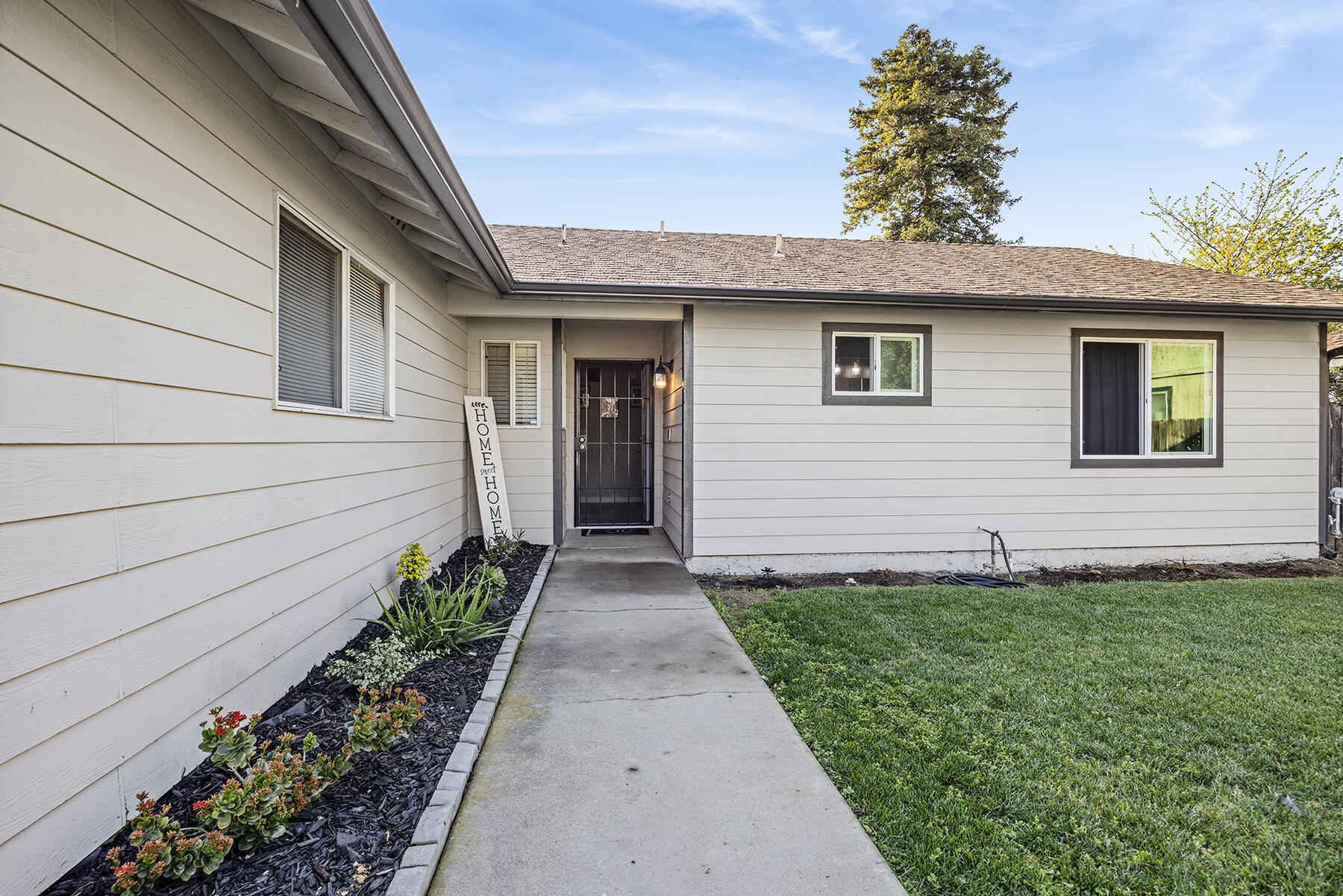 1921 S Irwin St, Tulare, CA 93274