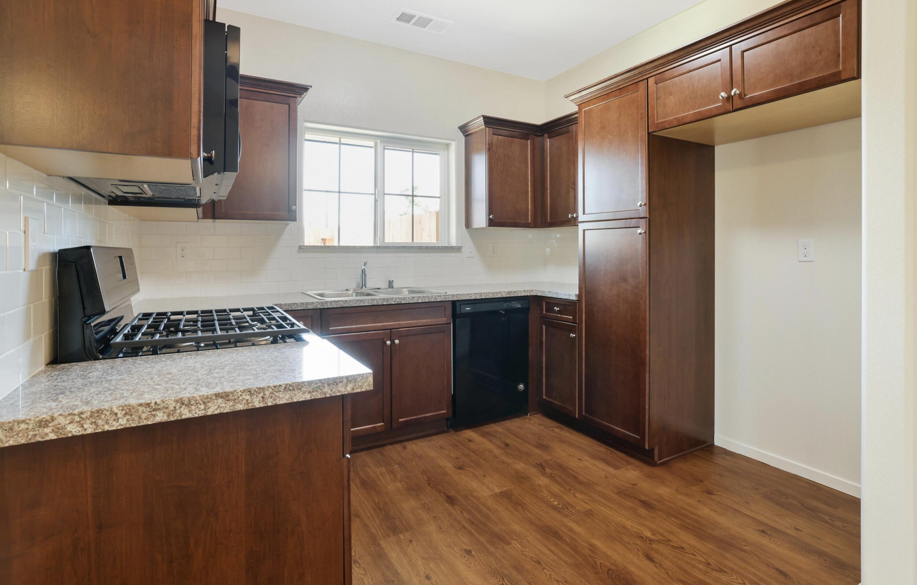 1147 W Putnam Ave, Porterville, CA 93257