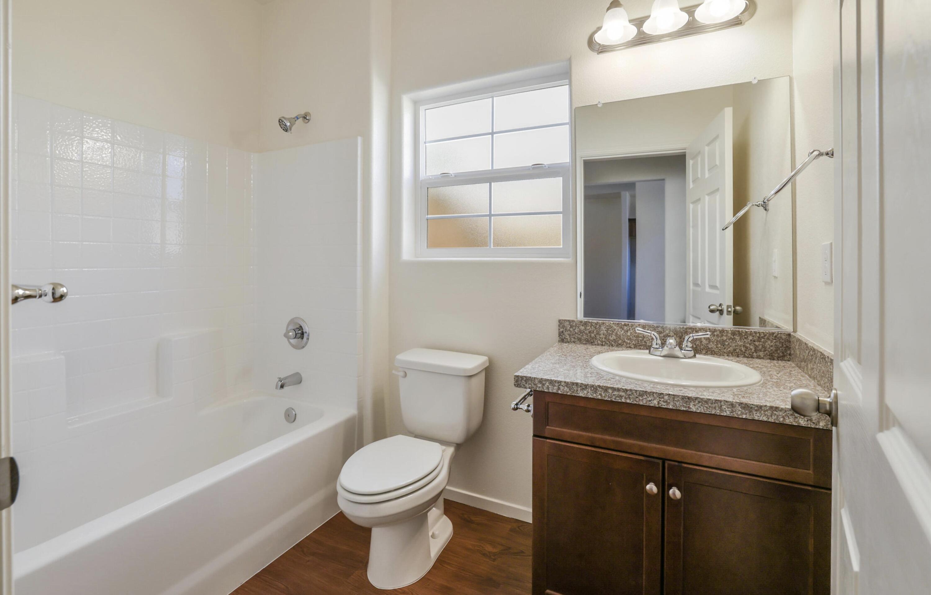 1147 W Putnam Ave, Porterville, CA 93257