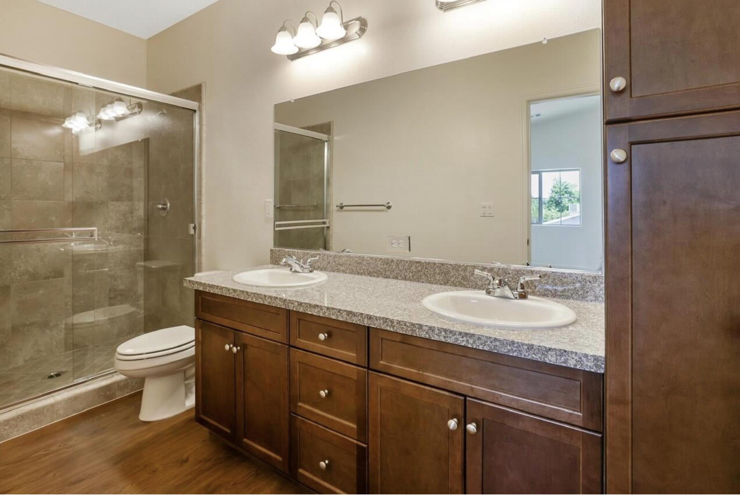 1147 W Putnam Ave, Porterville, CA 93257