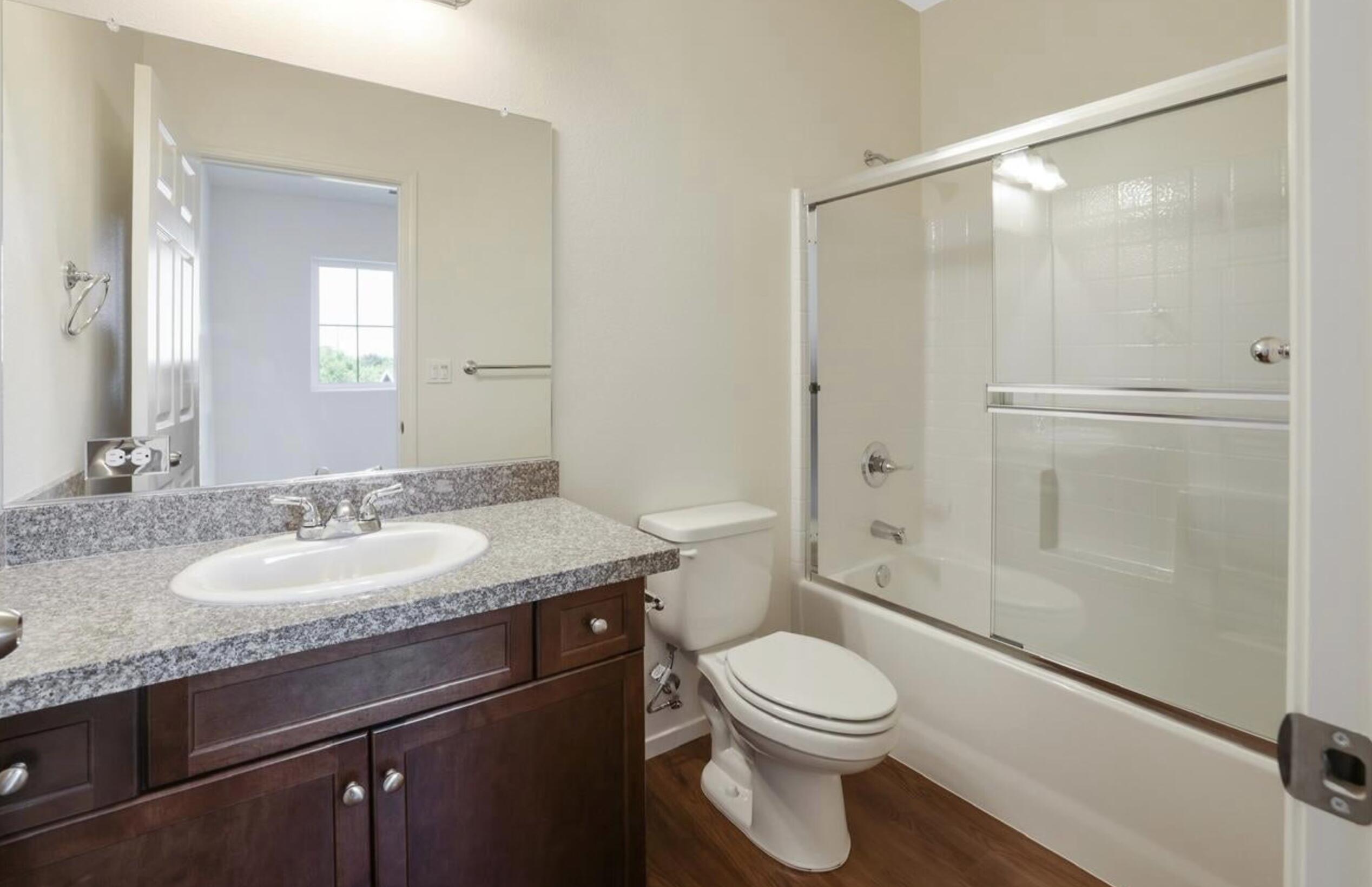 1147 W Putnam Ave, Porterville, CA 93257