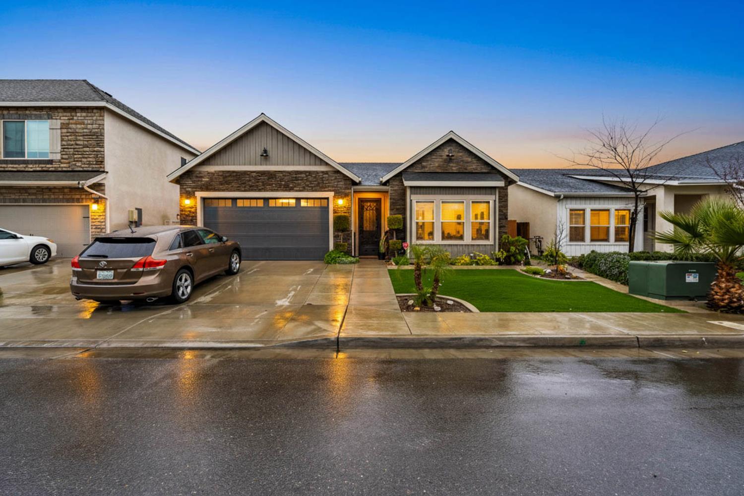 1553 N State St, Fresno, CA 93722