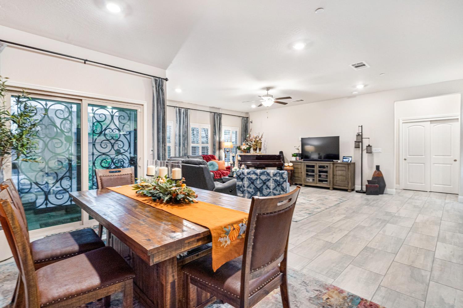 1553 N State St, Fresno, CA 93722