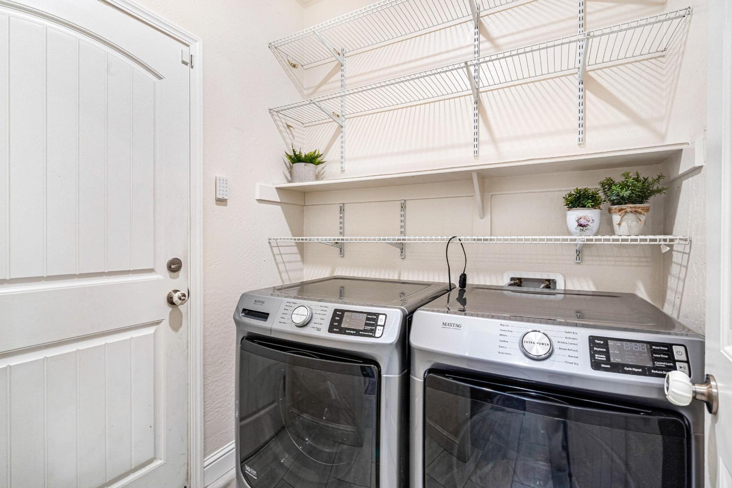 1553 N State St, Fresno, CA 93722