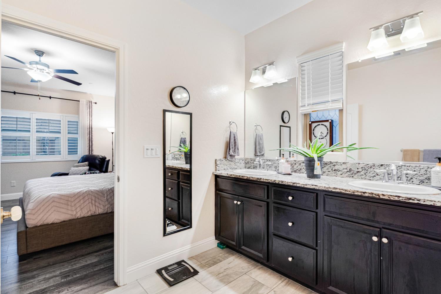 1553 N State St, Fresno, CA 93722