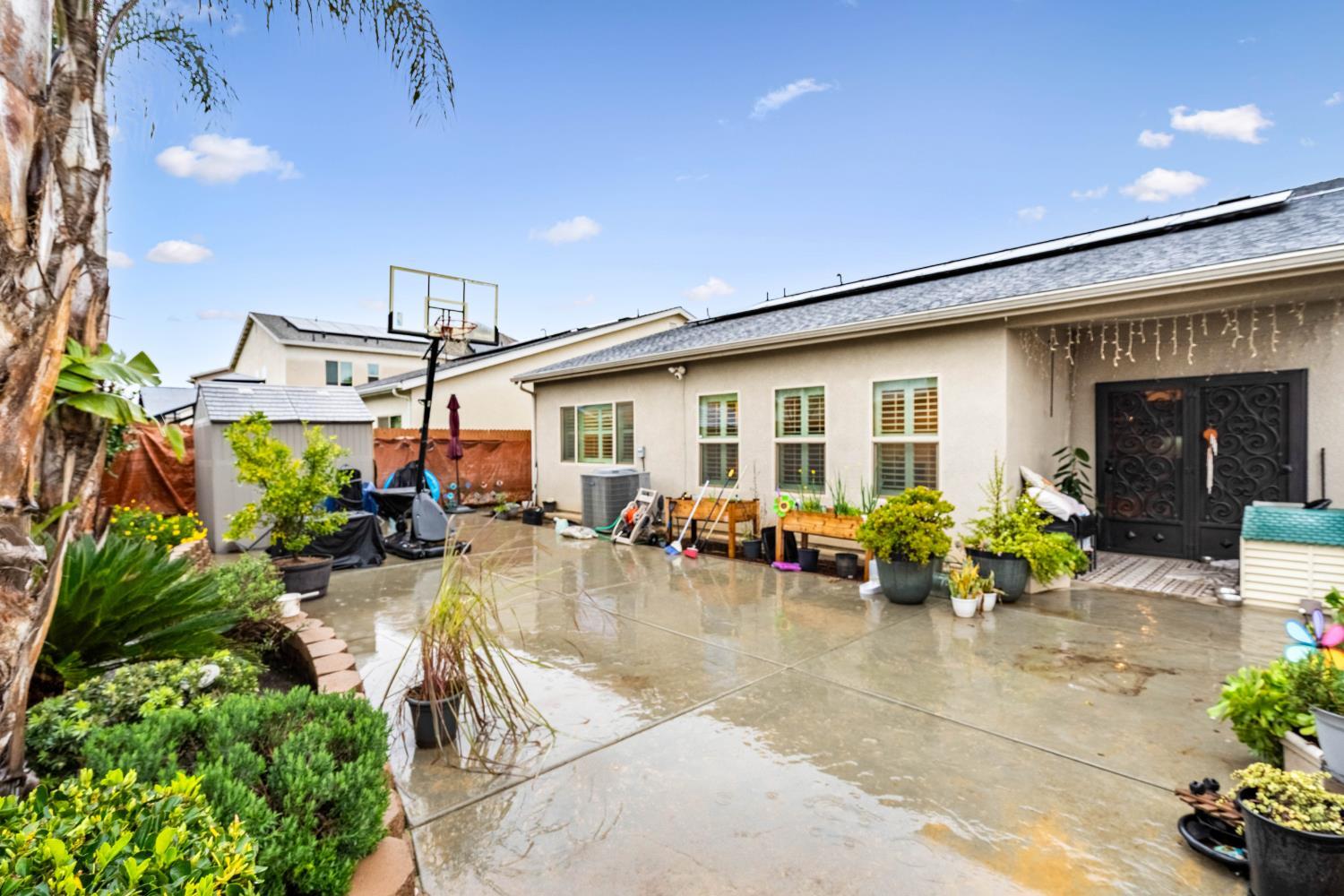 1553 N State St, Fresno, CA 93722