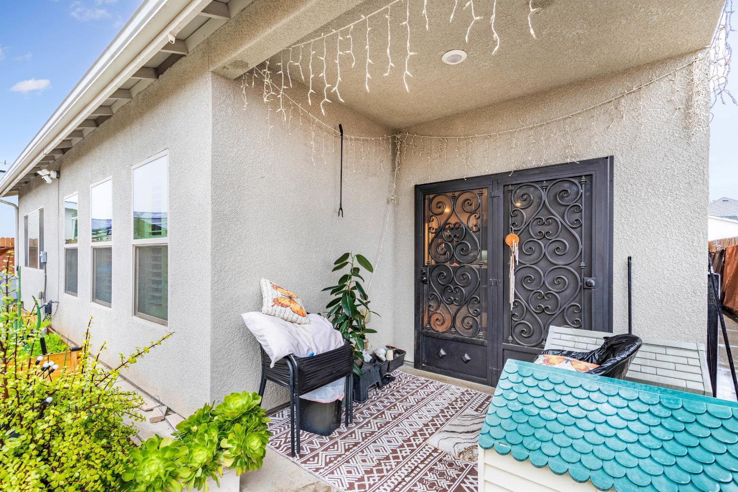 1553 N State St, Fresno, CA 93722