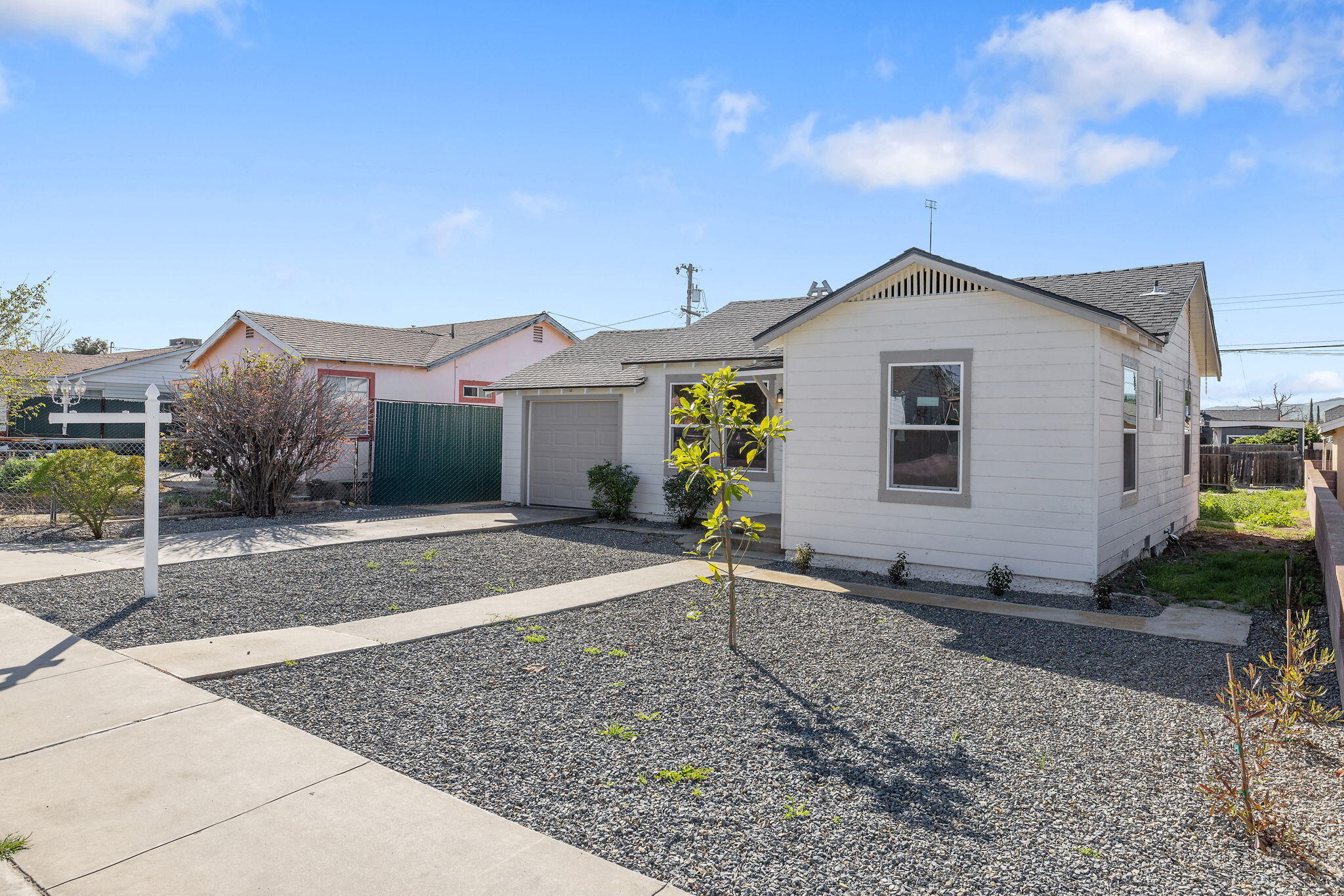 316 E Mariposa St, Avenal, CA 93204