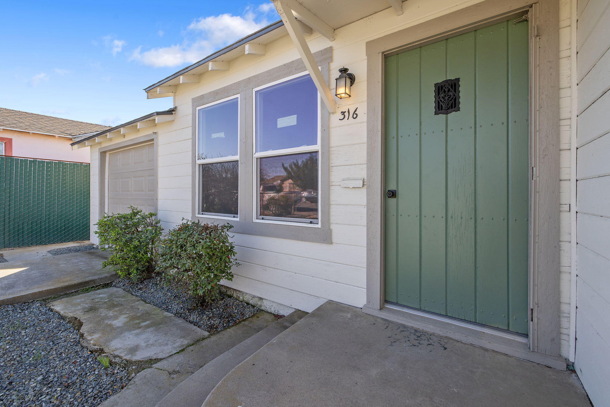 316 E Mariposa St, Avenal, CA 93204