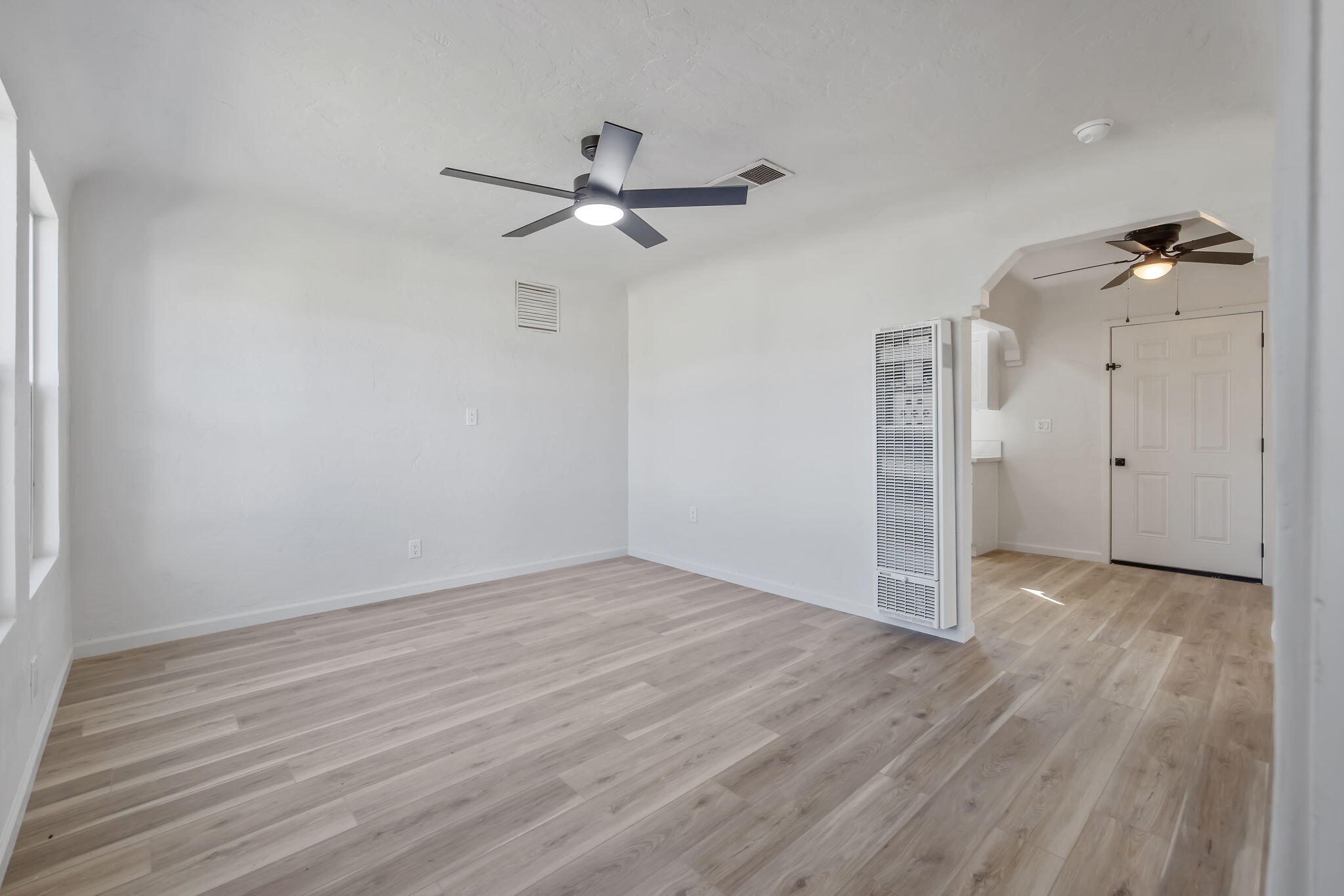 316 E Mariposa St, Avenal, CA 93204