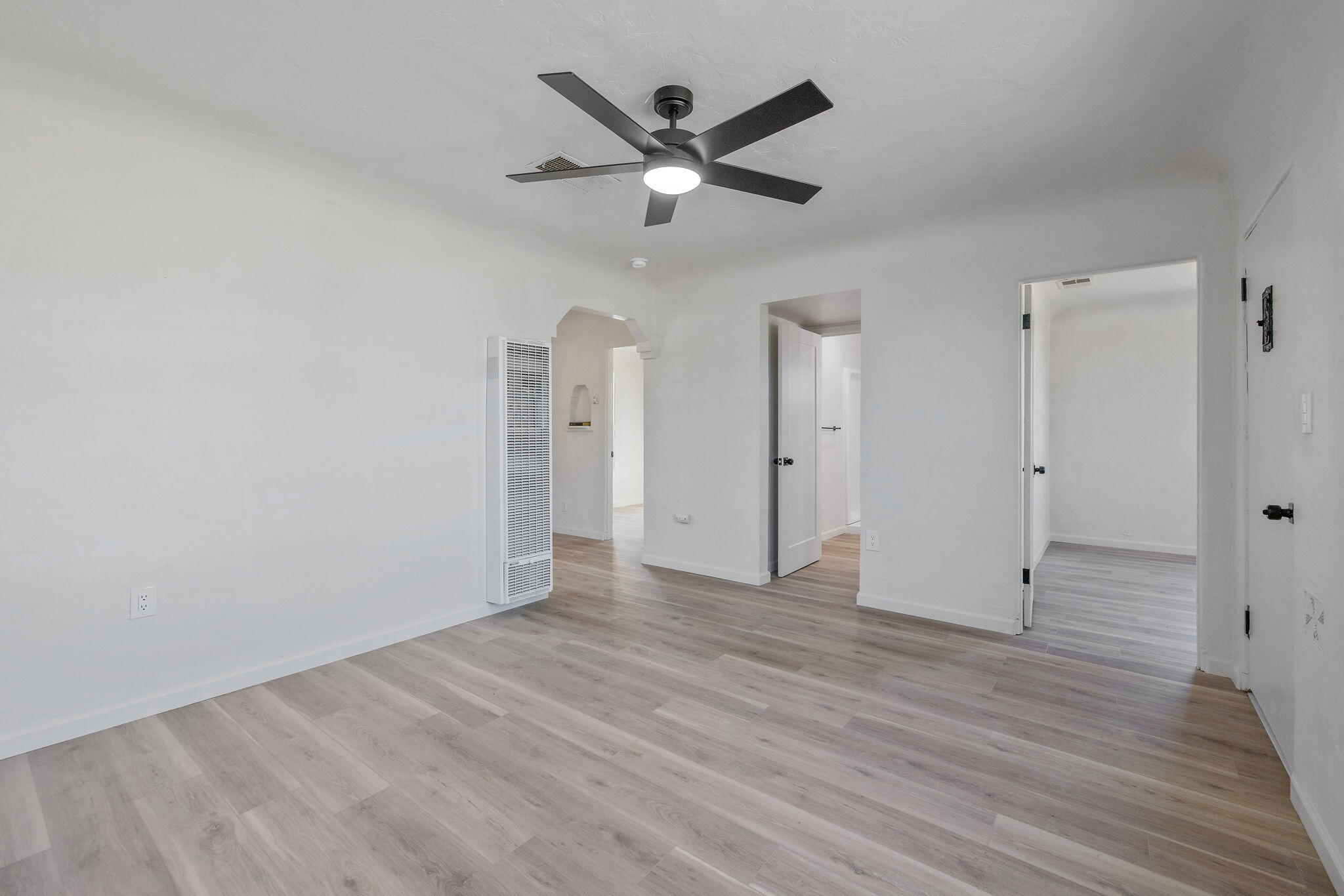 316 E Mariposa St, Avenal, CA 93204