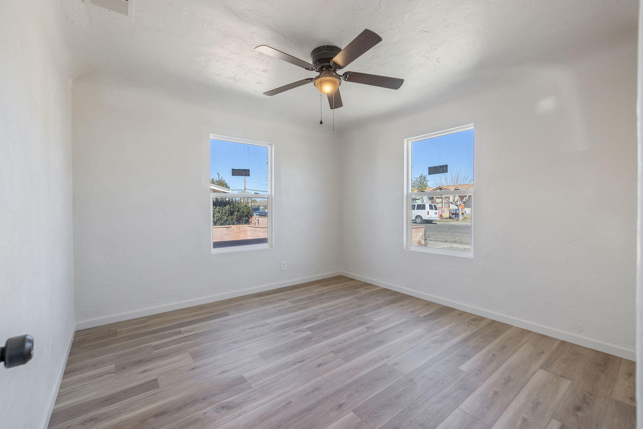 316 E Mariposa St, Avenal, CA 93204