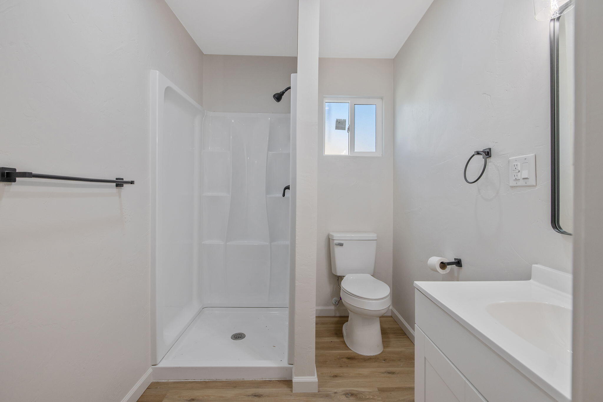 316 E Mariposa St, Avenal, CA 93204