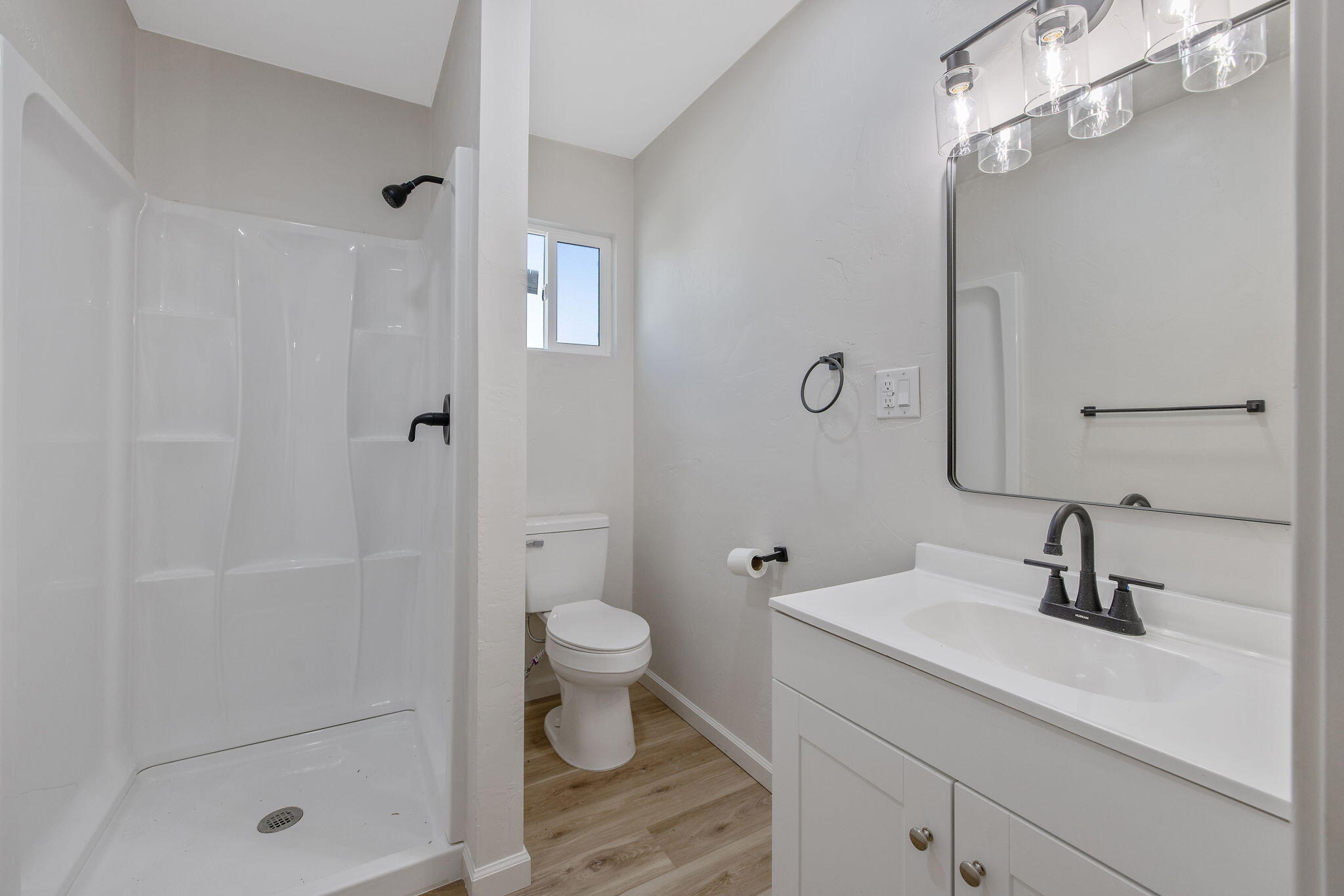 316 E Mariposa St, Avenal, CA 93204