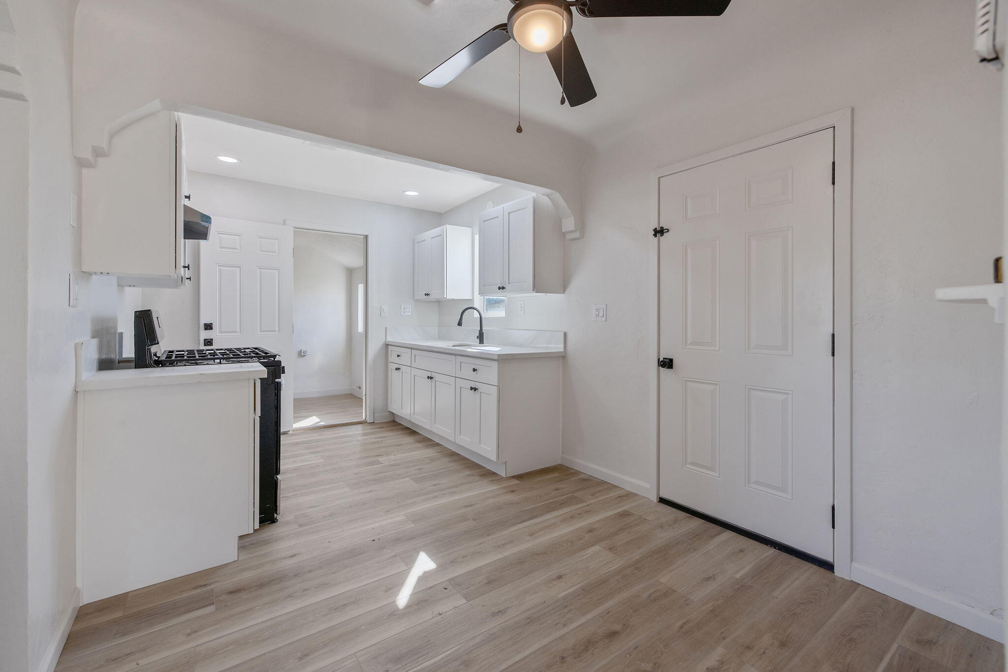 316 E Mariposa St, Avenal, CA 93204