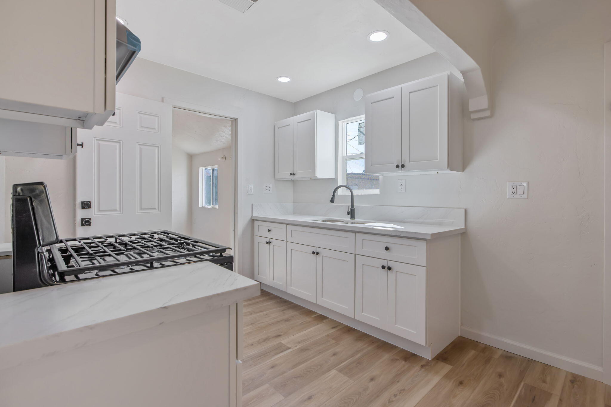 316 E Mariposa St, Avenal, CA 93204