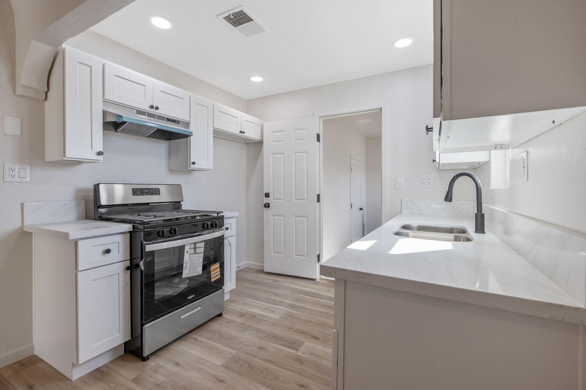 316 E Mariposa St, Avenal, CA 93204