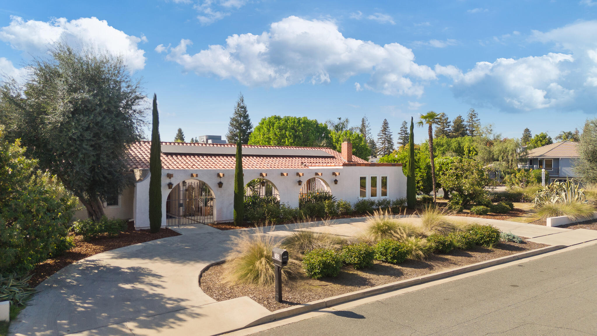 745 N Fulgham Ct, Visalia, CA 93291