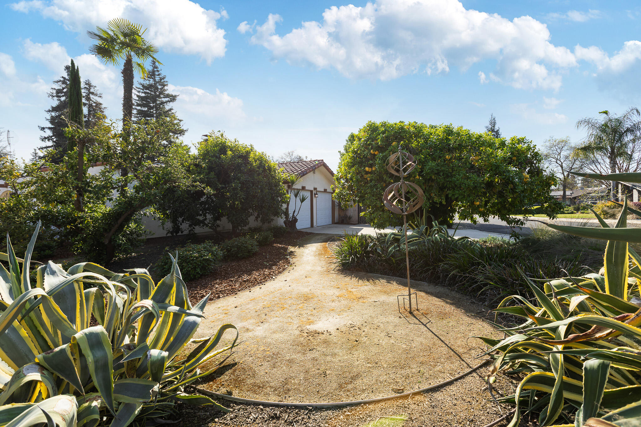 745 N Fulgham Ct, Visalia, CA 93291