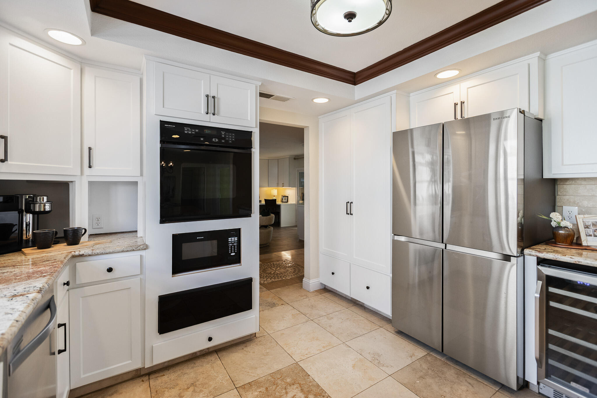 745 N Fulgham Ct, Visalia, CA 93291