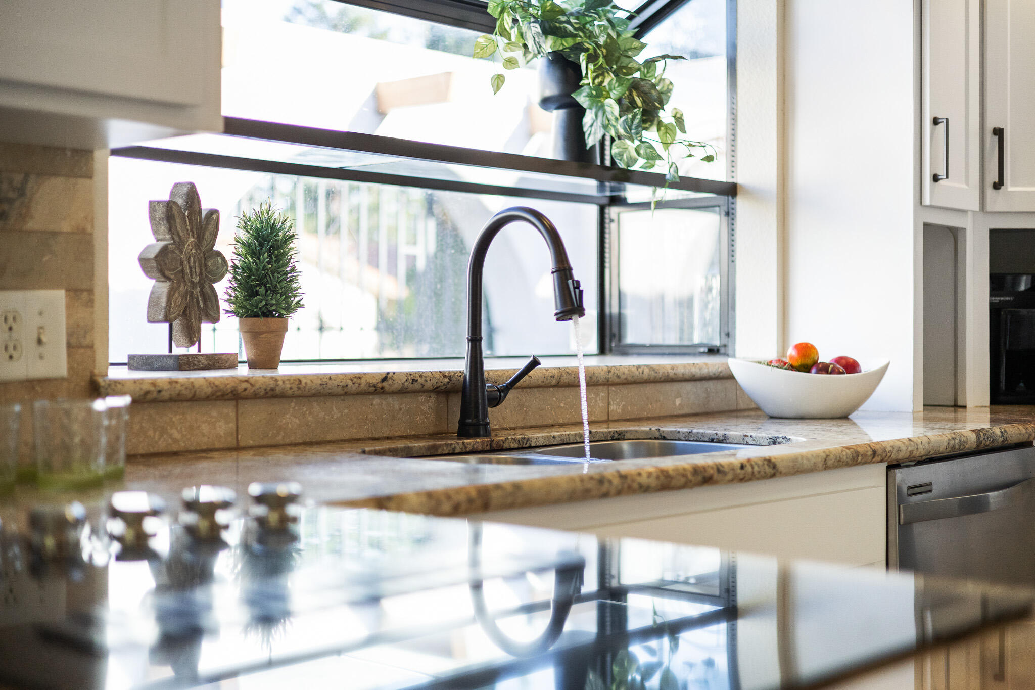 745 N Fulgham Ct, Visalia, CA 93291