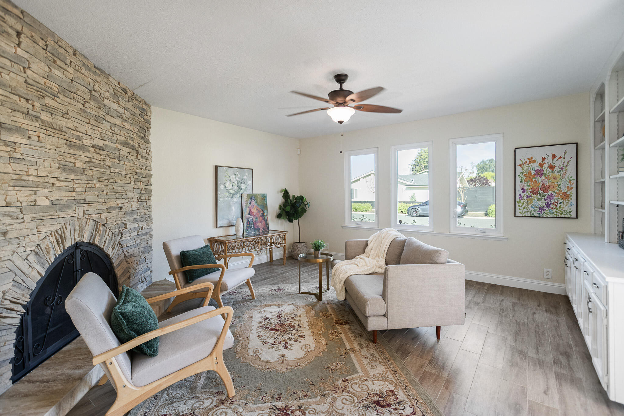 745 N Fulgham Ct, Visalia, CA 93291