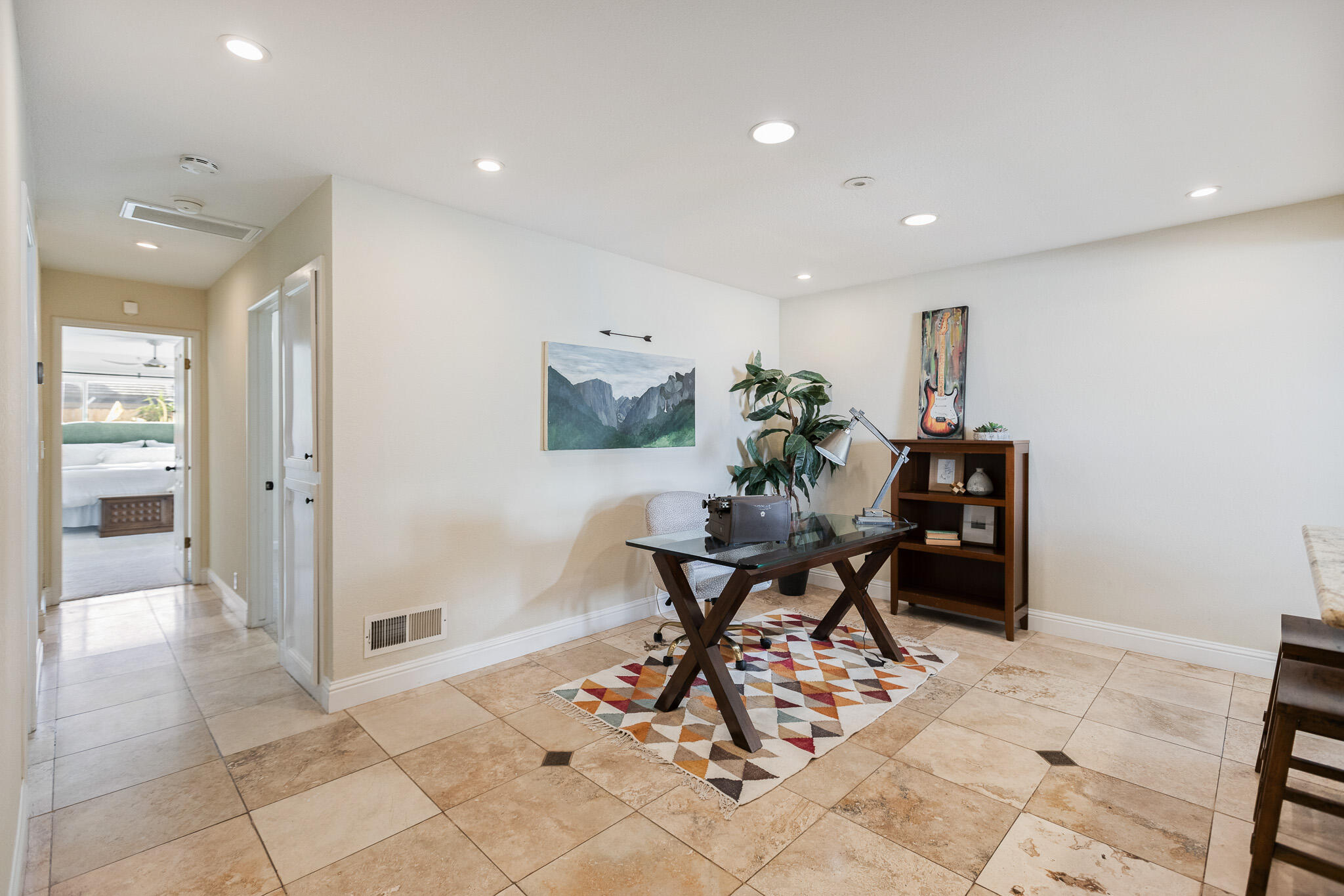 745 N Fulgham Ct, Visalia, CA 93291