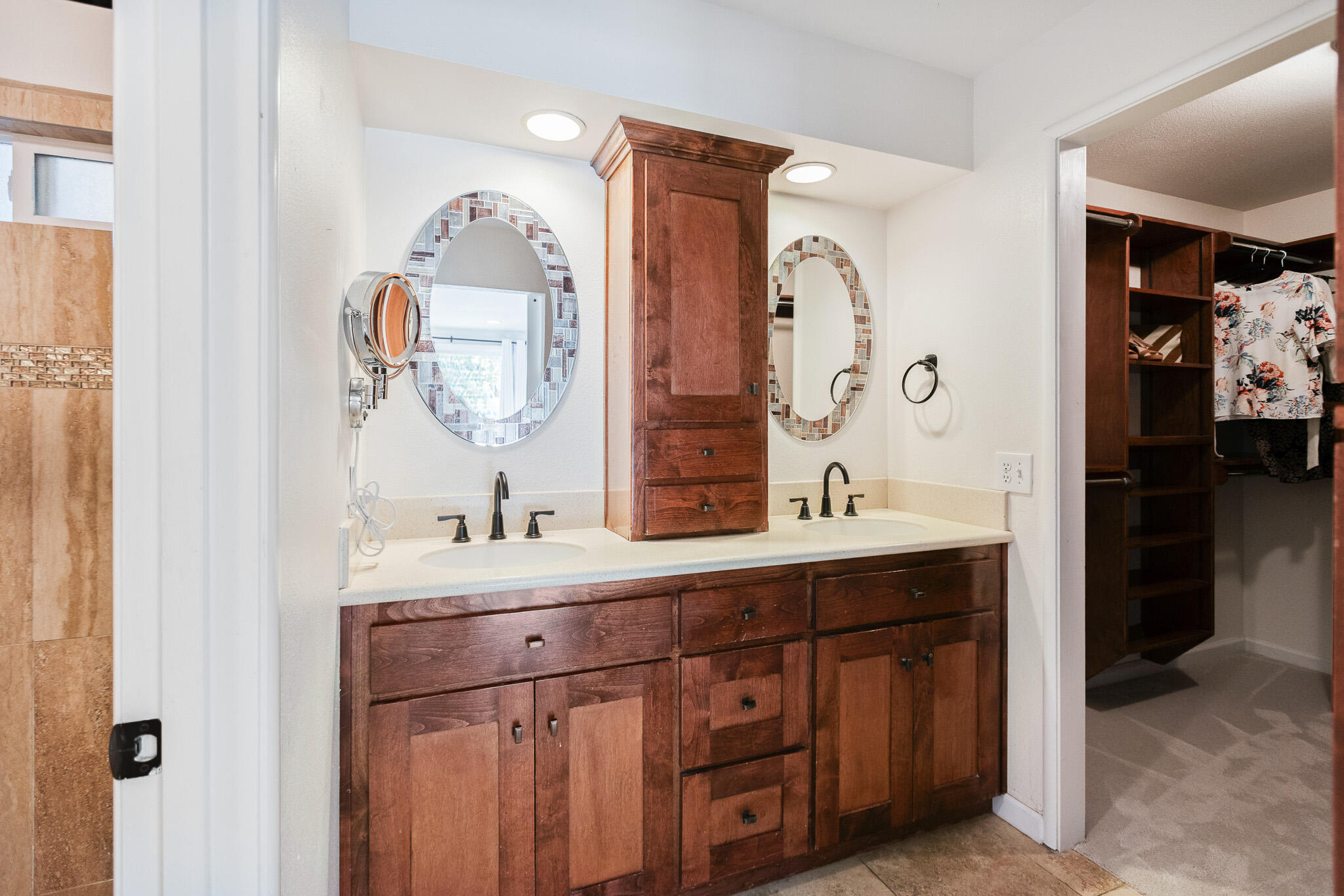 745 N Fulgham Ct, Visalia, CA 93291