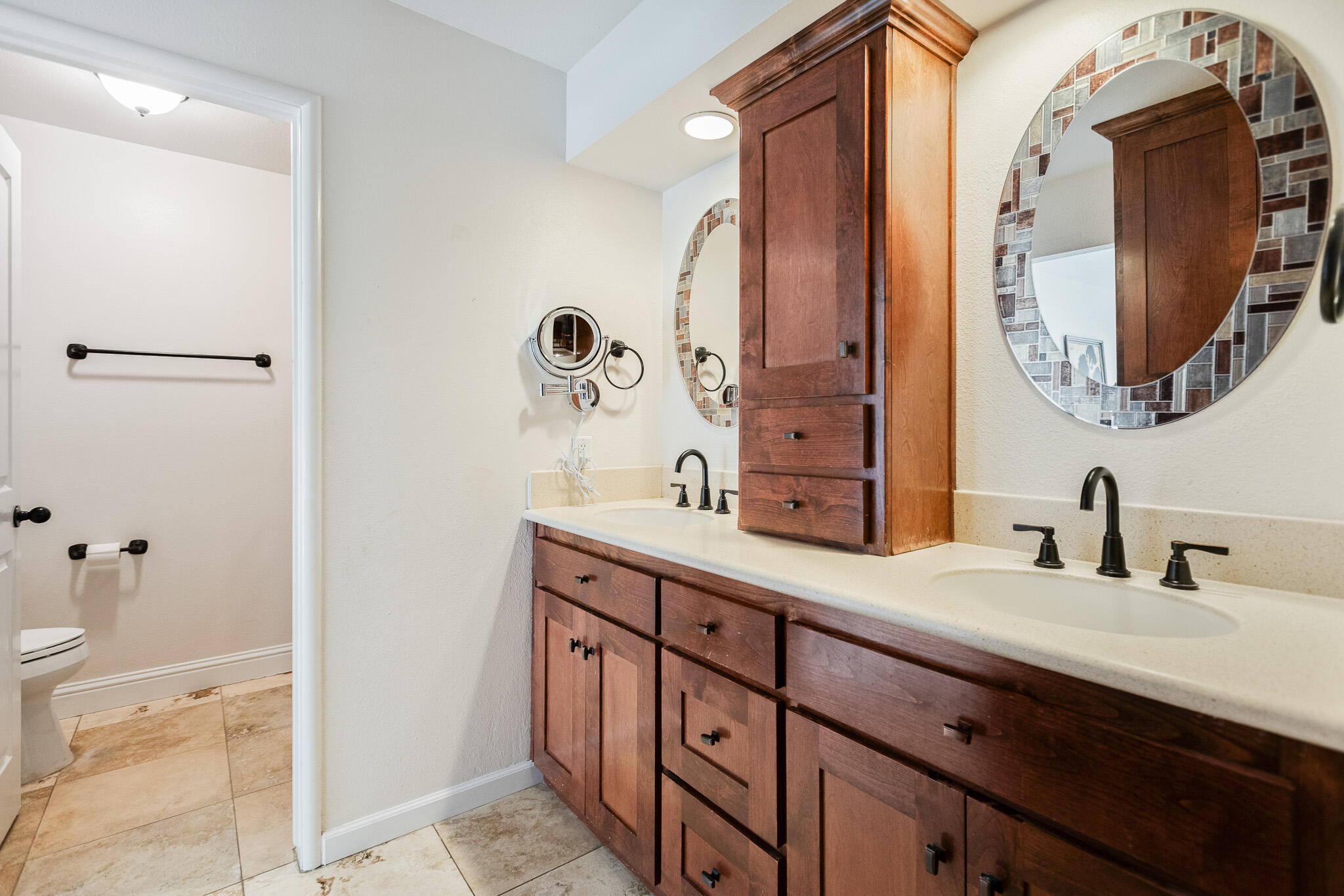 745 N Fulgham Ct, Visalia, CA 93291