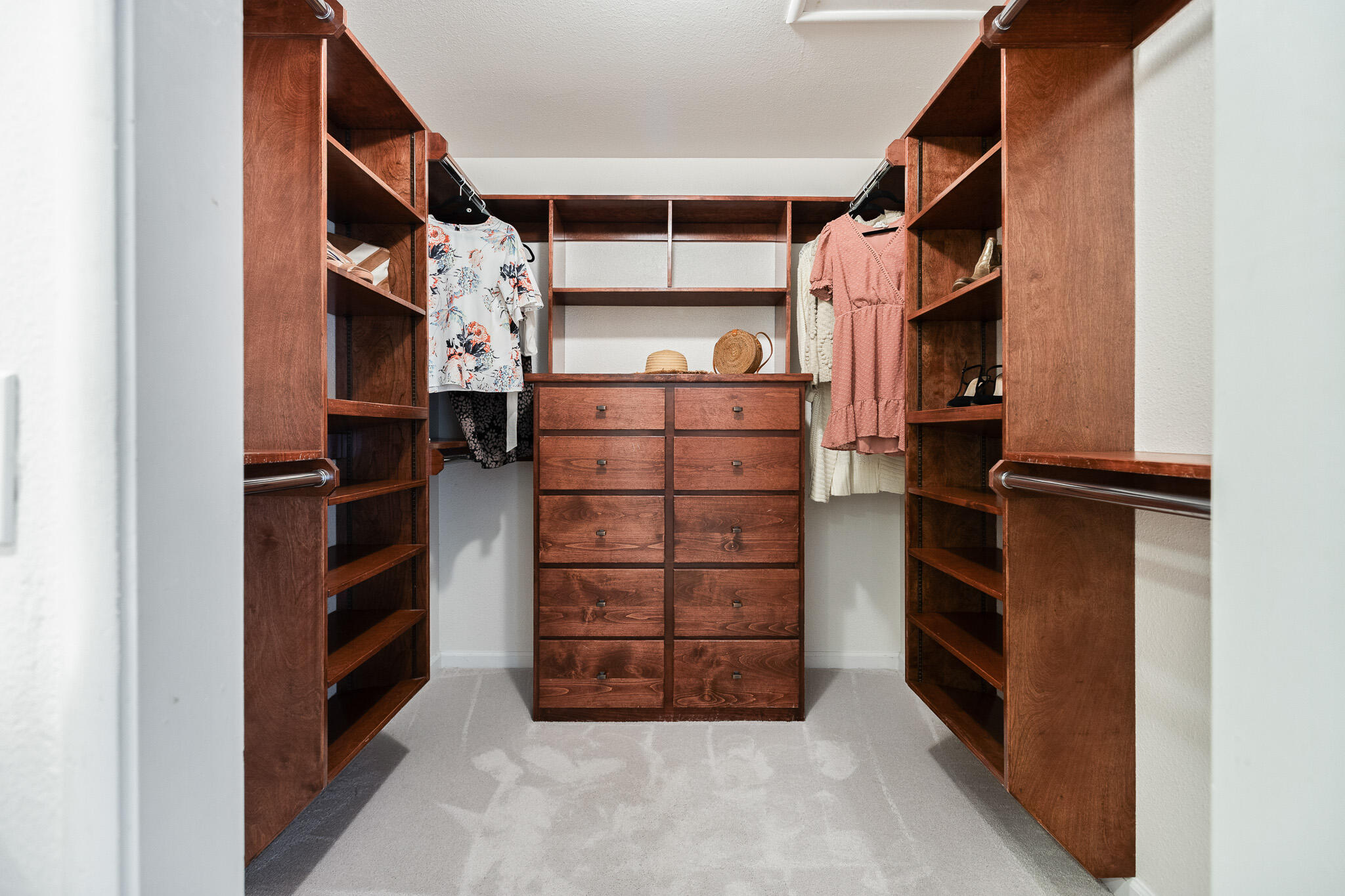 745 N Fulgham Ct, Visalia, CA 93291