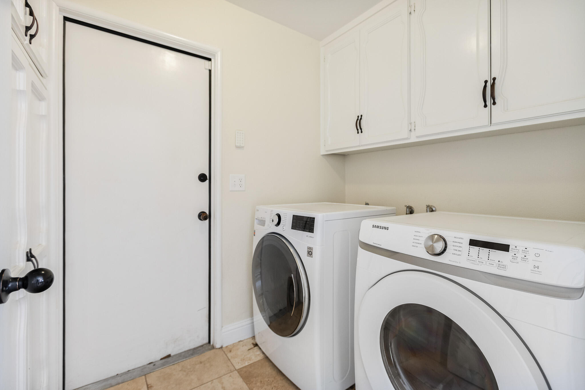 745 N Fulgham Ct, Visalia, CA 93291