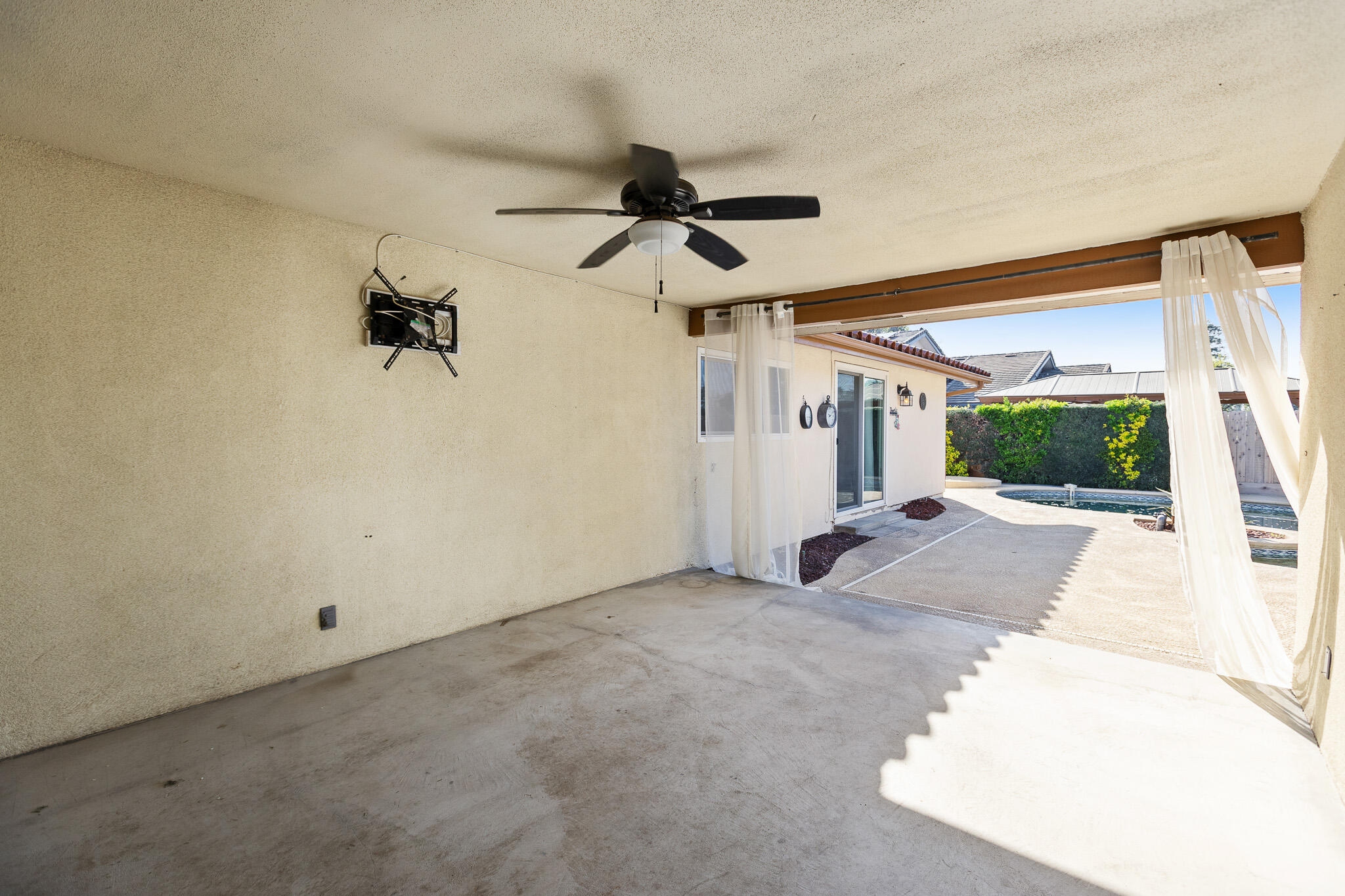 745 N Fulgham Ct, Visalia, CA 93291