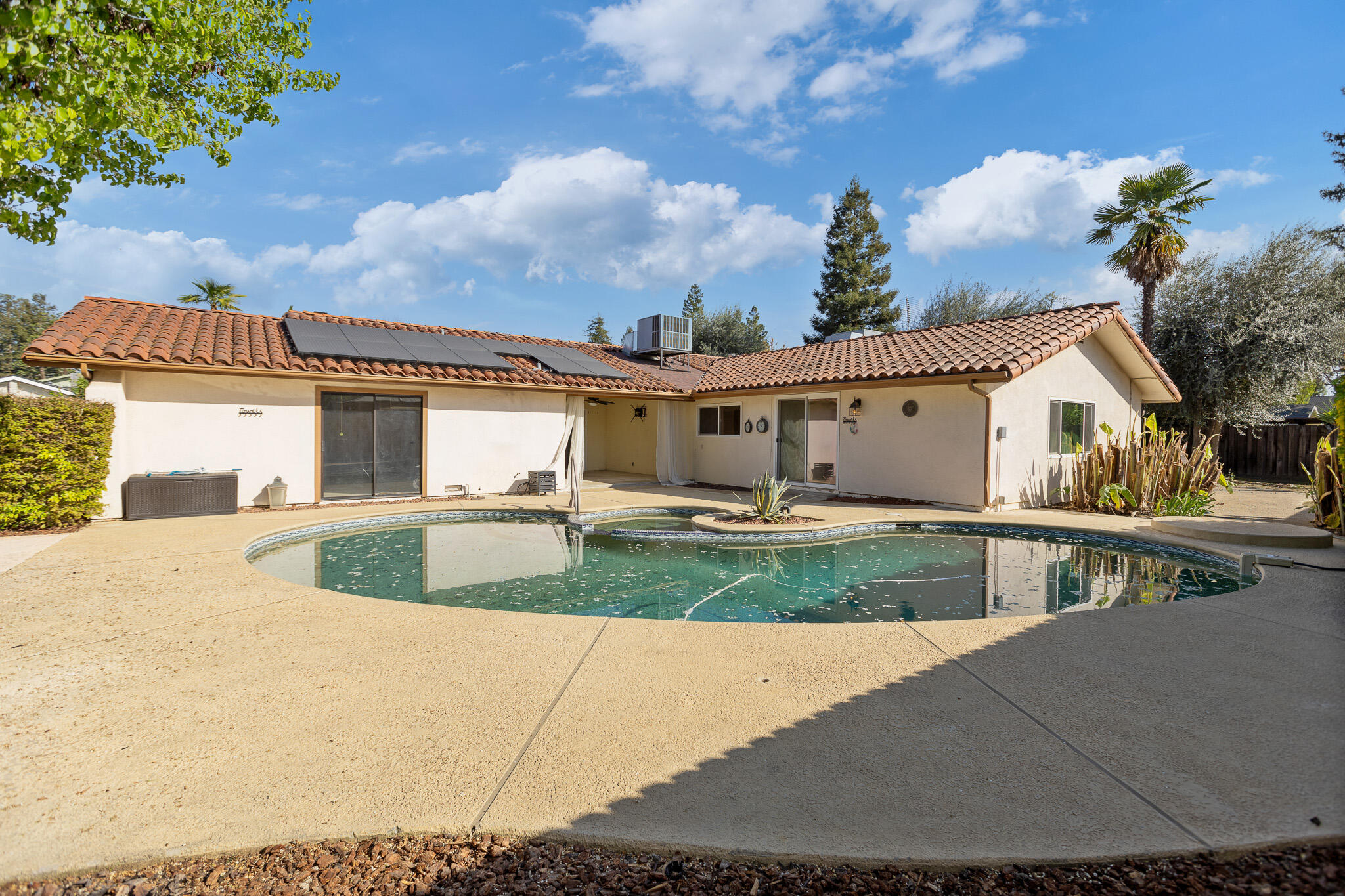 745 N Fulgham Ct, Visalia, CA 93291