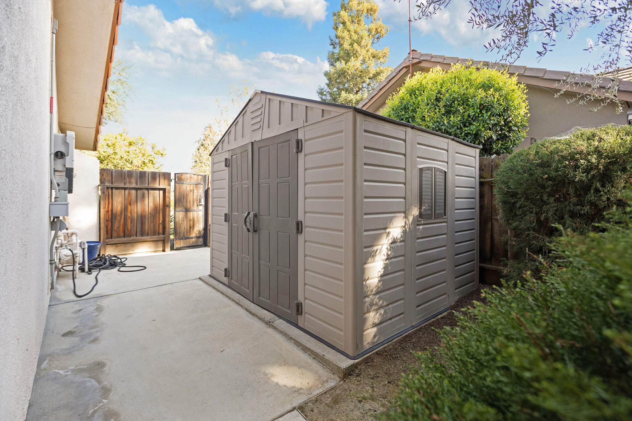 745 N Fulgham Ct, Visalia, CA 93291