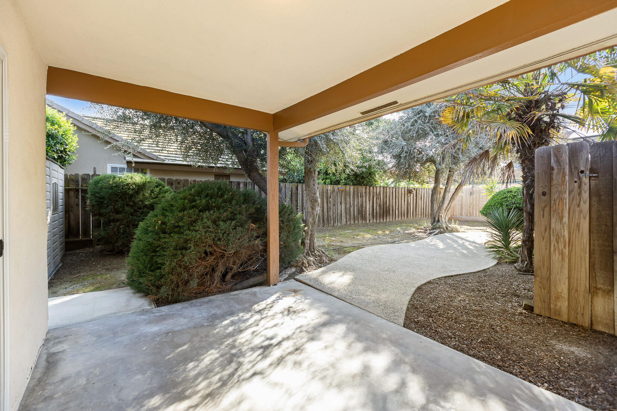 745 N Fulgham Ct, Visalia, CA 93291