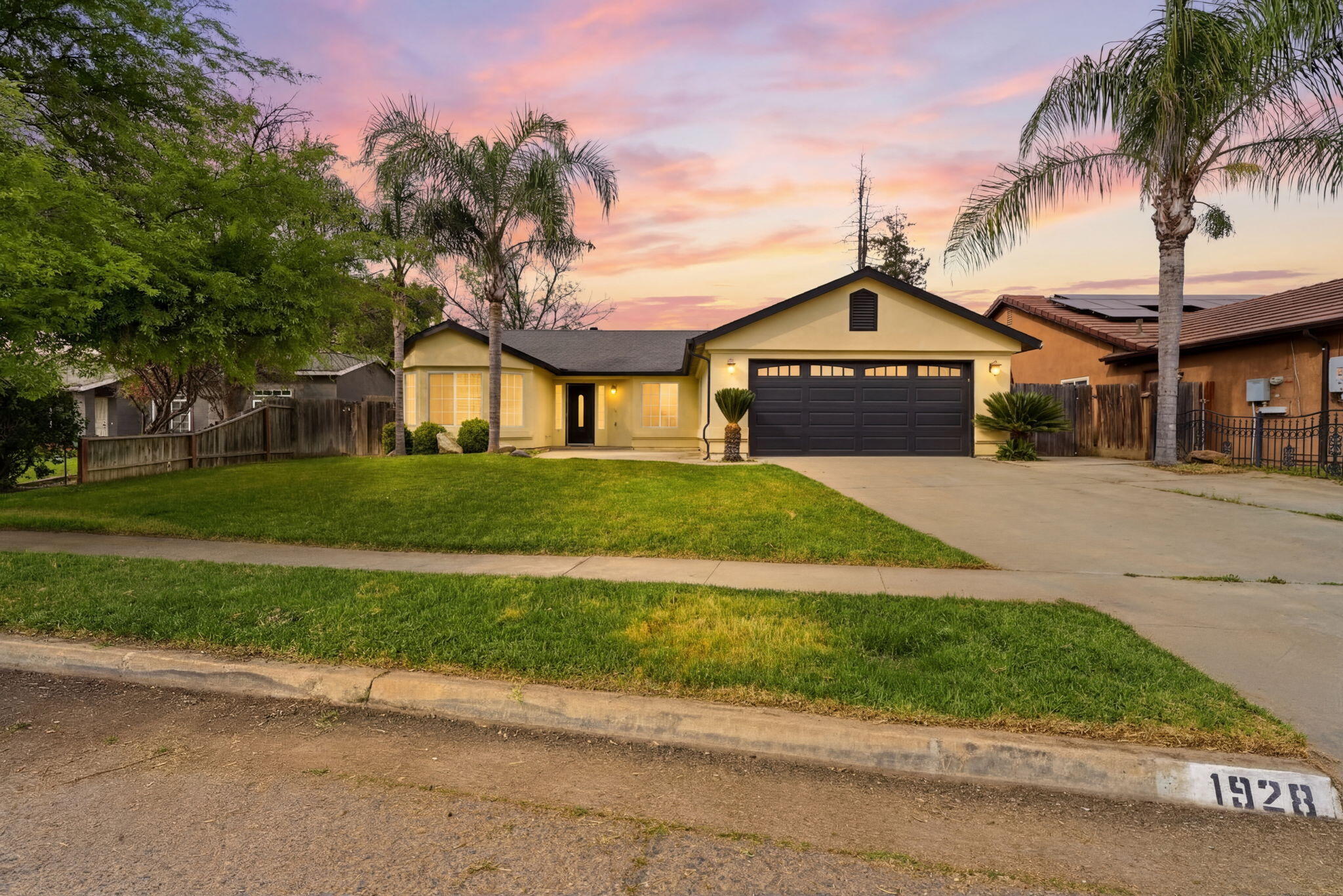1928 W W Merritt Ave, Tulare, CA 93274